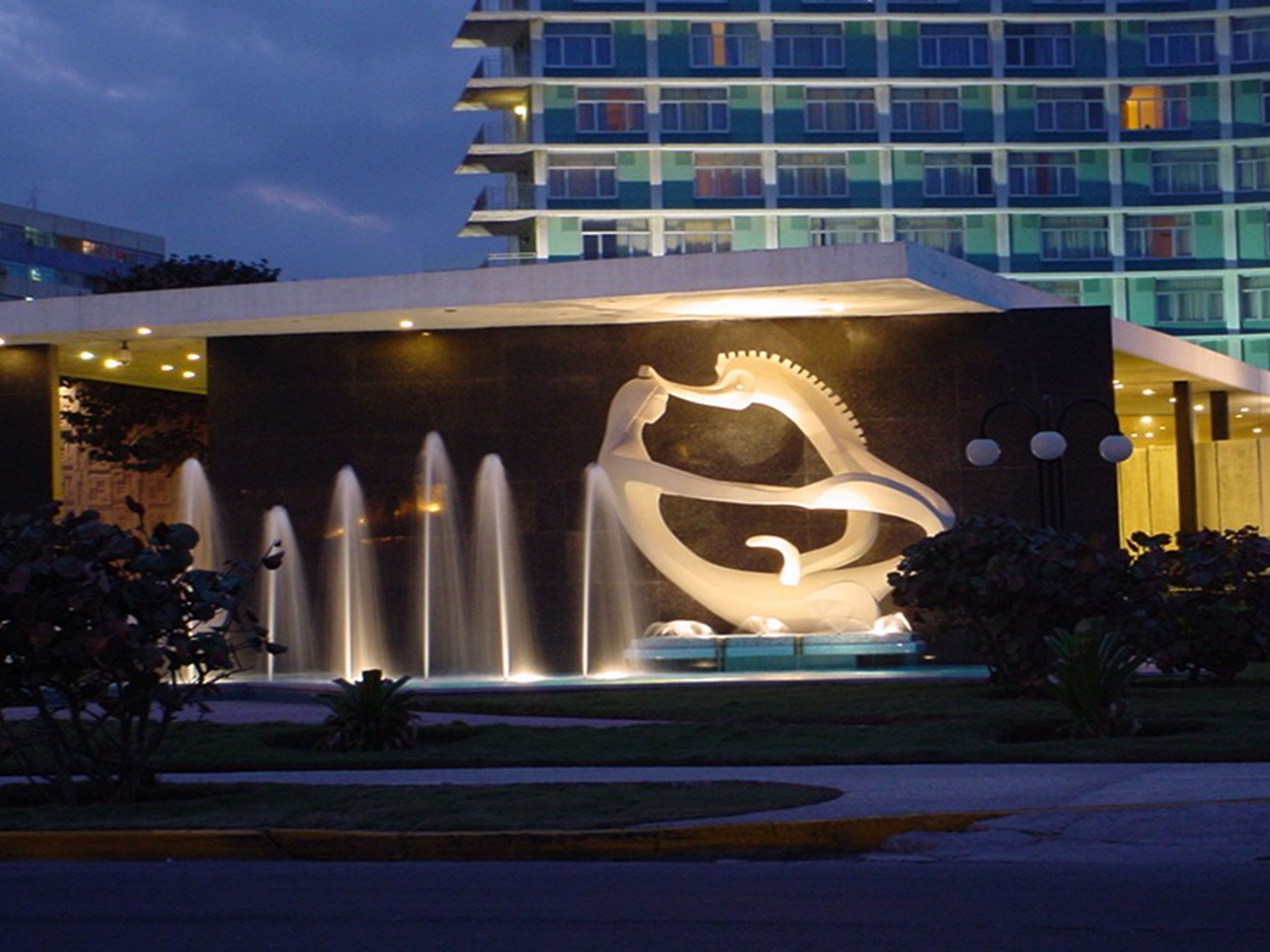 ORIGIN HABANA RIVIERA Hotel (Ehemals Iberostar Habana Riviera Hotel)Hotel entrance panoramic view