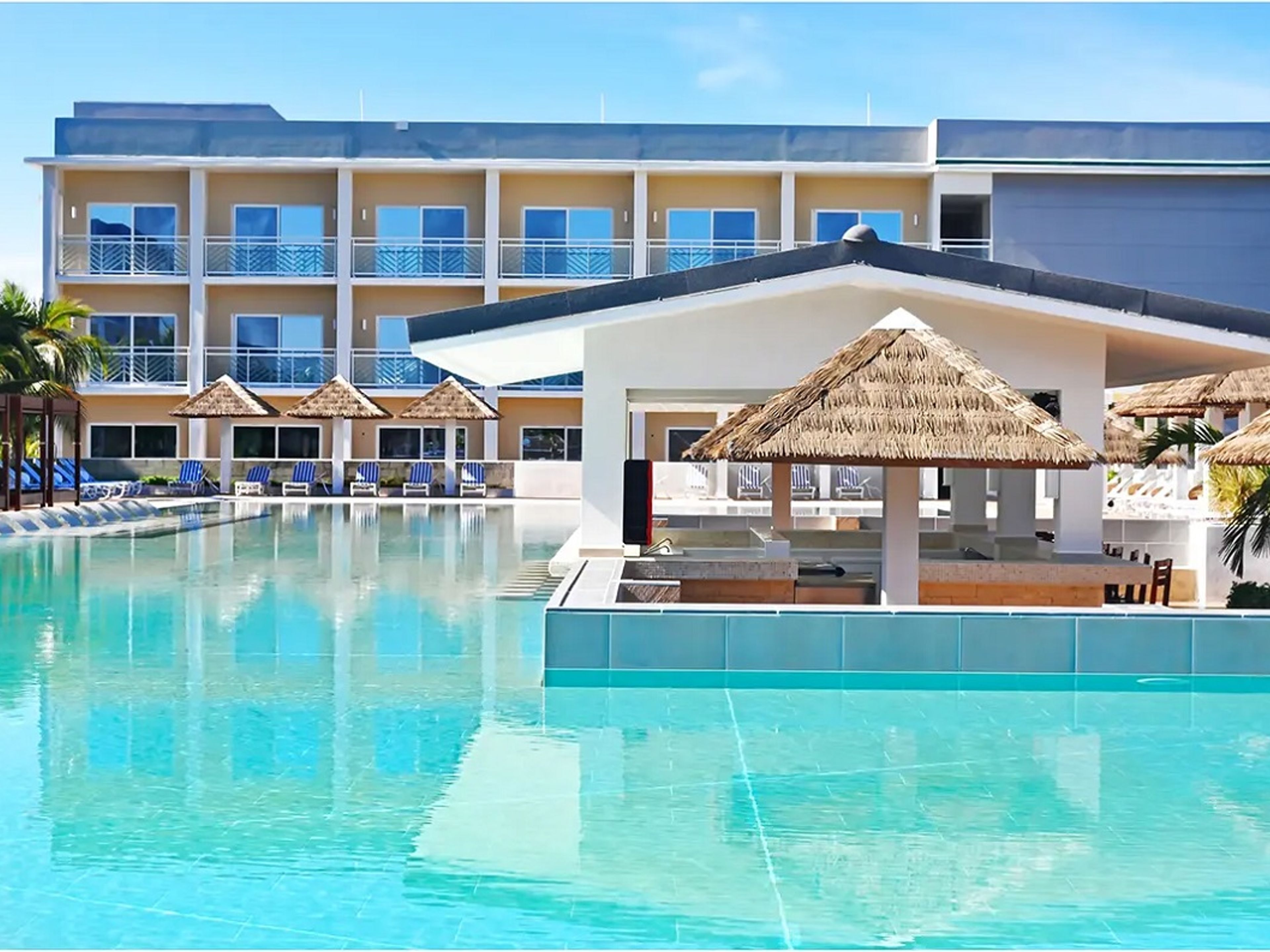 Oтель CAYO SANTA MARÍA THE ONE GALLERYHotel´s pool view