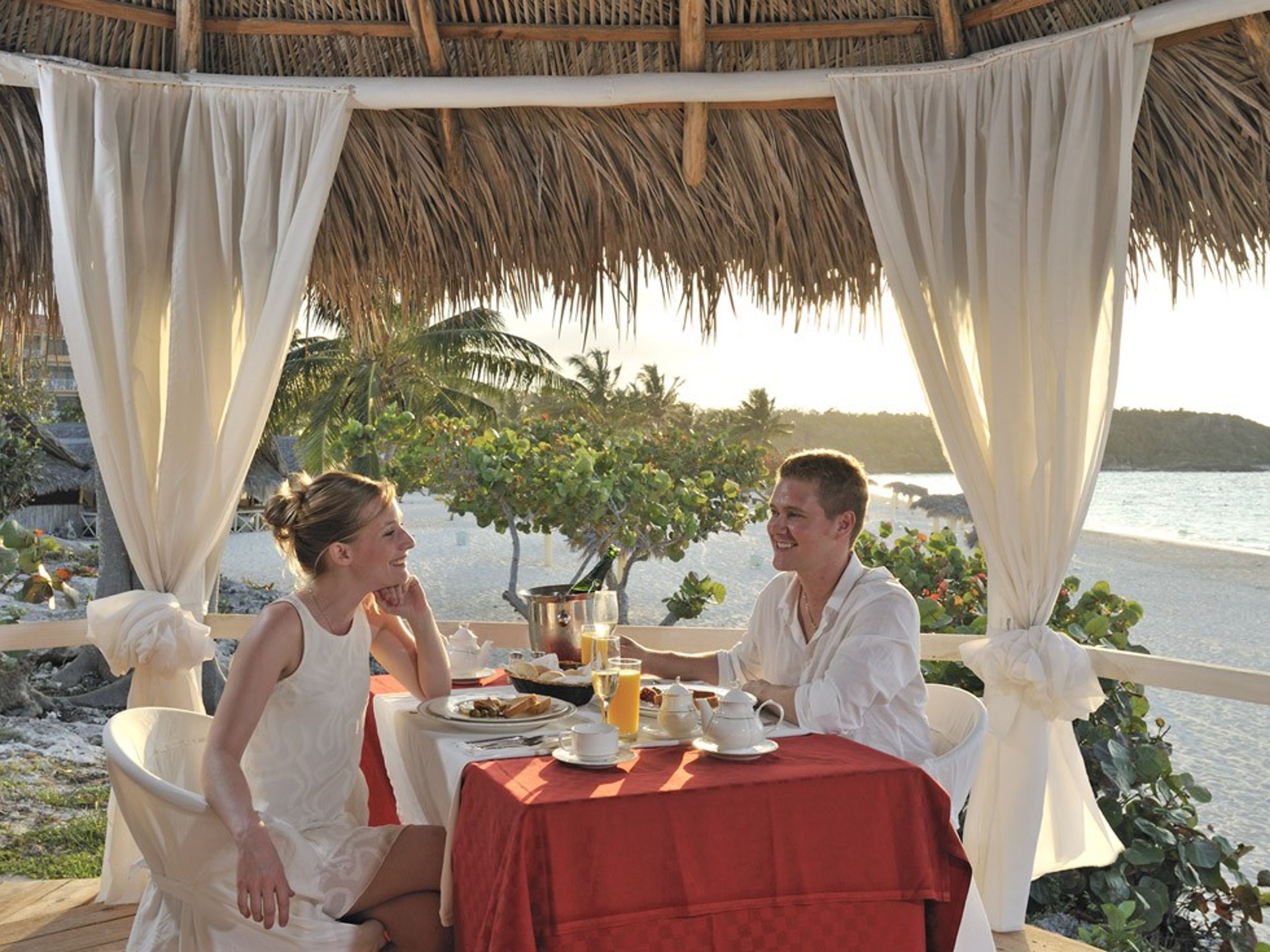 Hotel SOL RÍO DE LUNA Y MARES ALL INCLUSIVERomantic dinner at the hotel