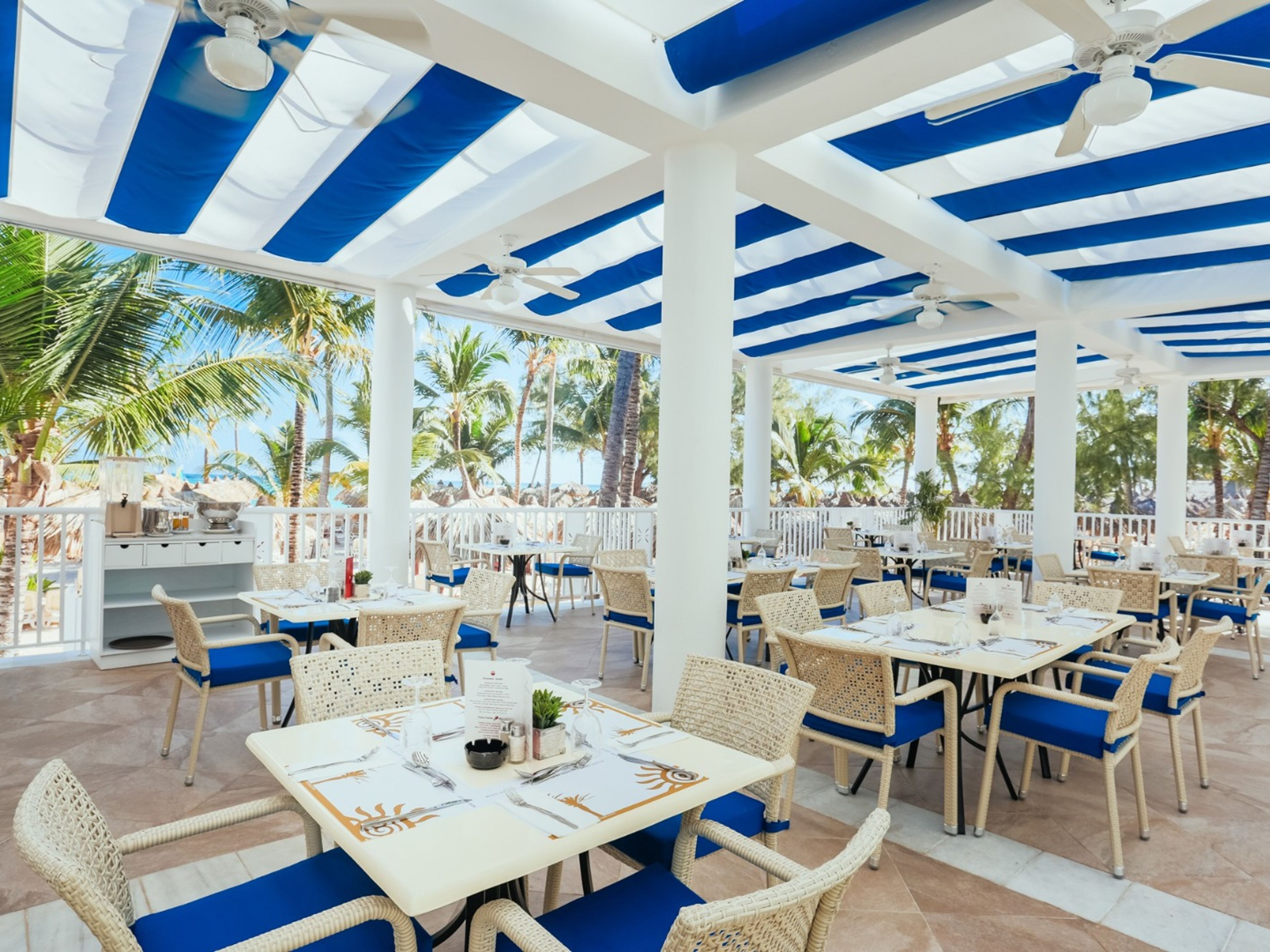 BAHIA PRINCIPE FANTASIA PUNTA CANA Hotel.Beach Restaurant .