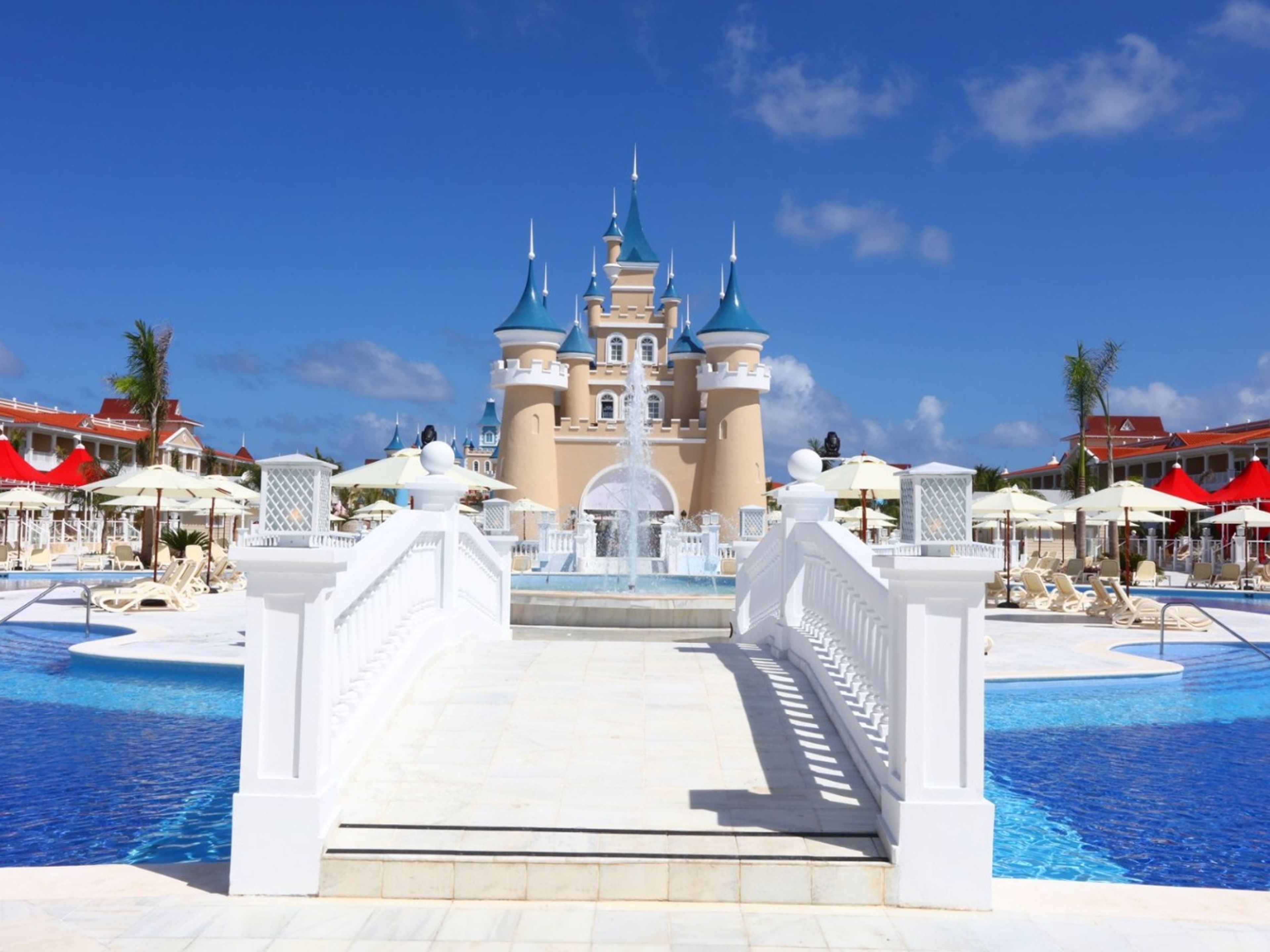Hotel BAHIA PRINCIPE FANTASIA PUNTA CANA.Hotel´s pool panoramic view.