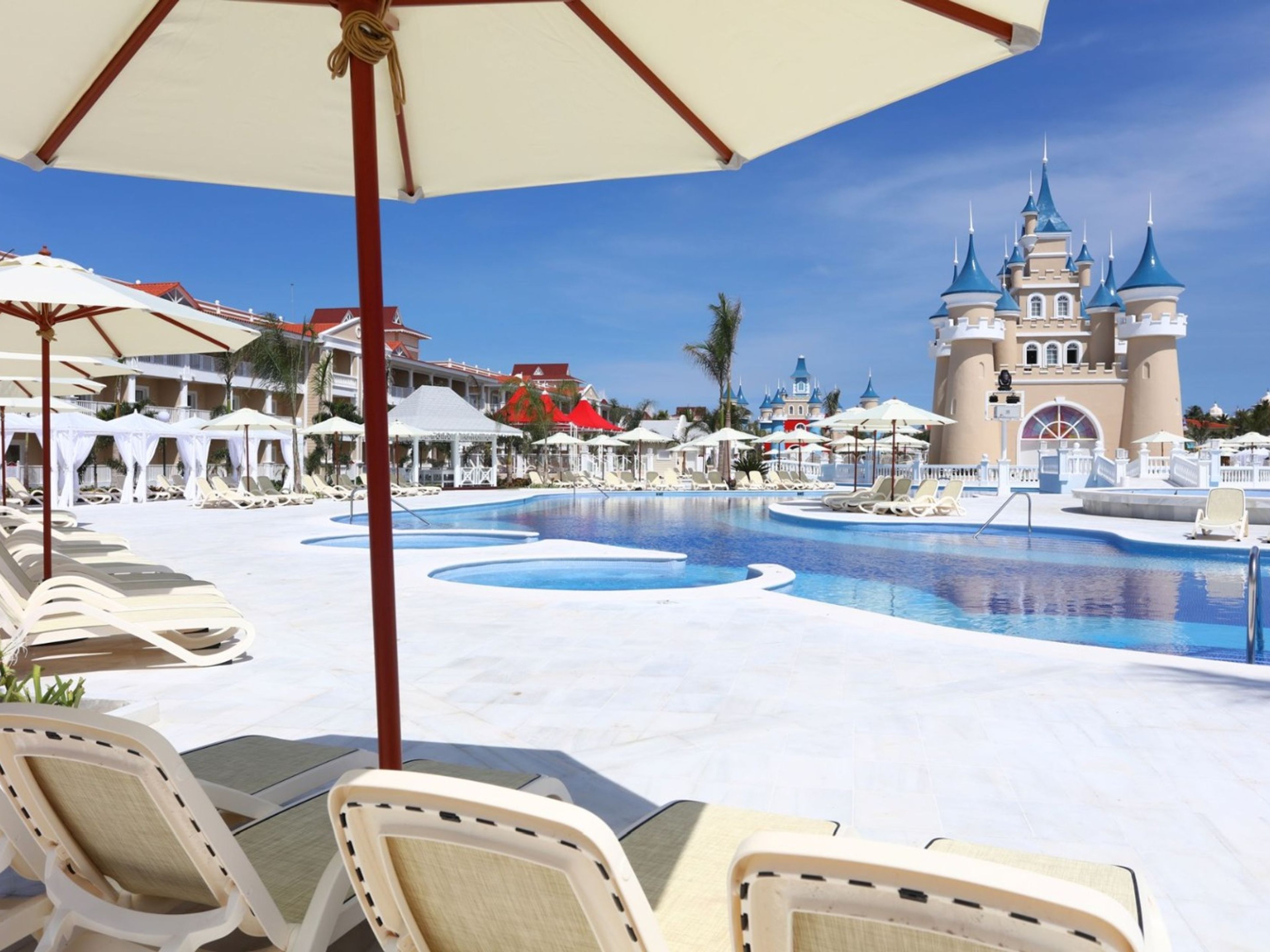 Hotel BAHIA PRINCIPE FANTASIA PUNTA CANA.Hotel´s pool panoramic view.