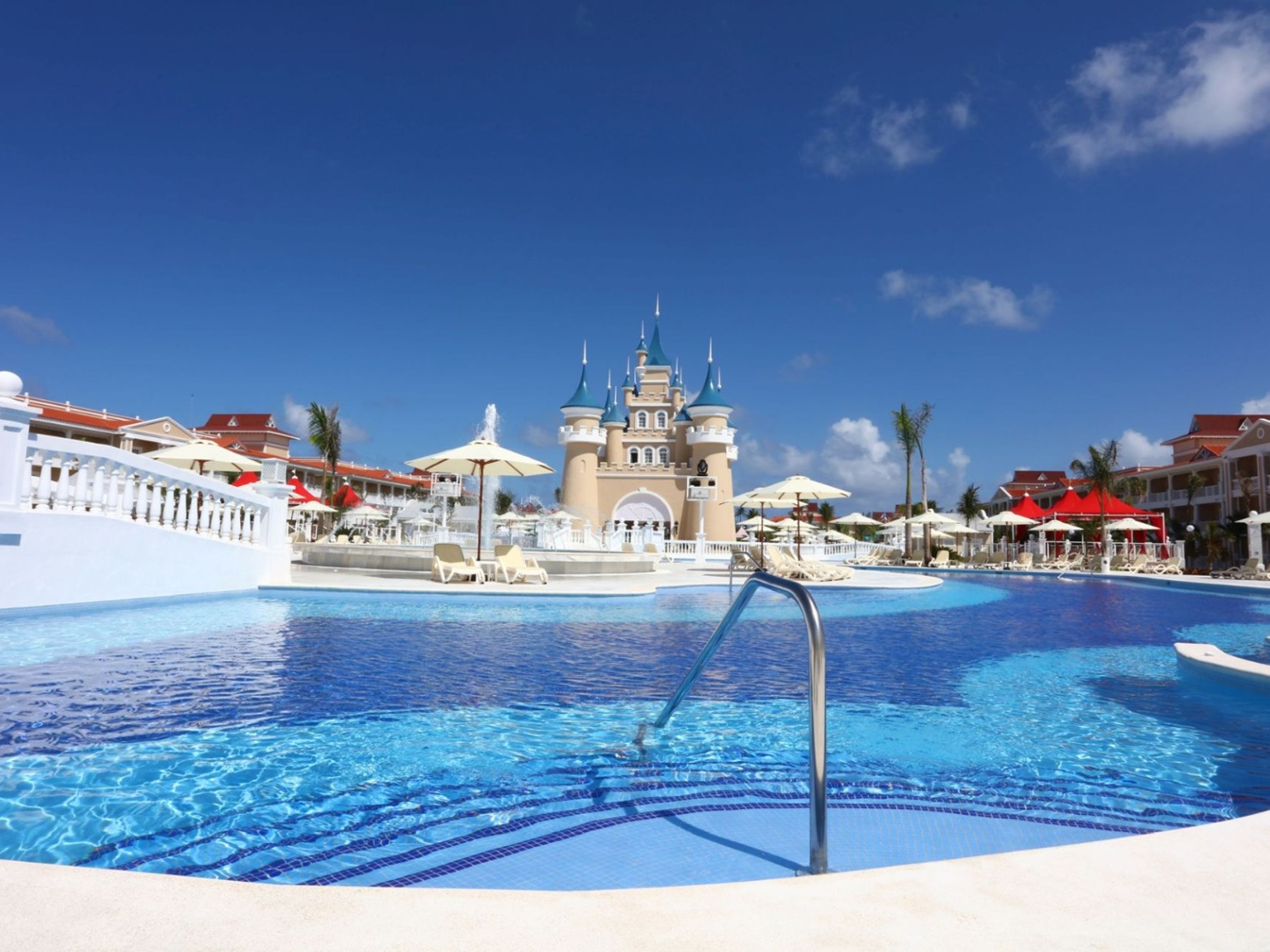 Hotel BAHIA PRINCIPE FANTASIA PUNTA CANA.Hotel´s pool panoramic view.
