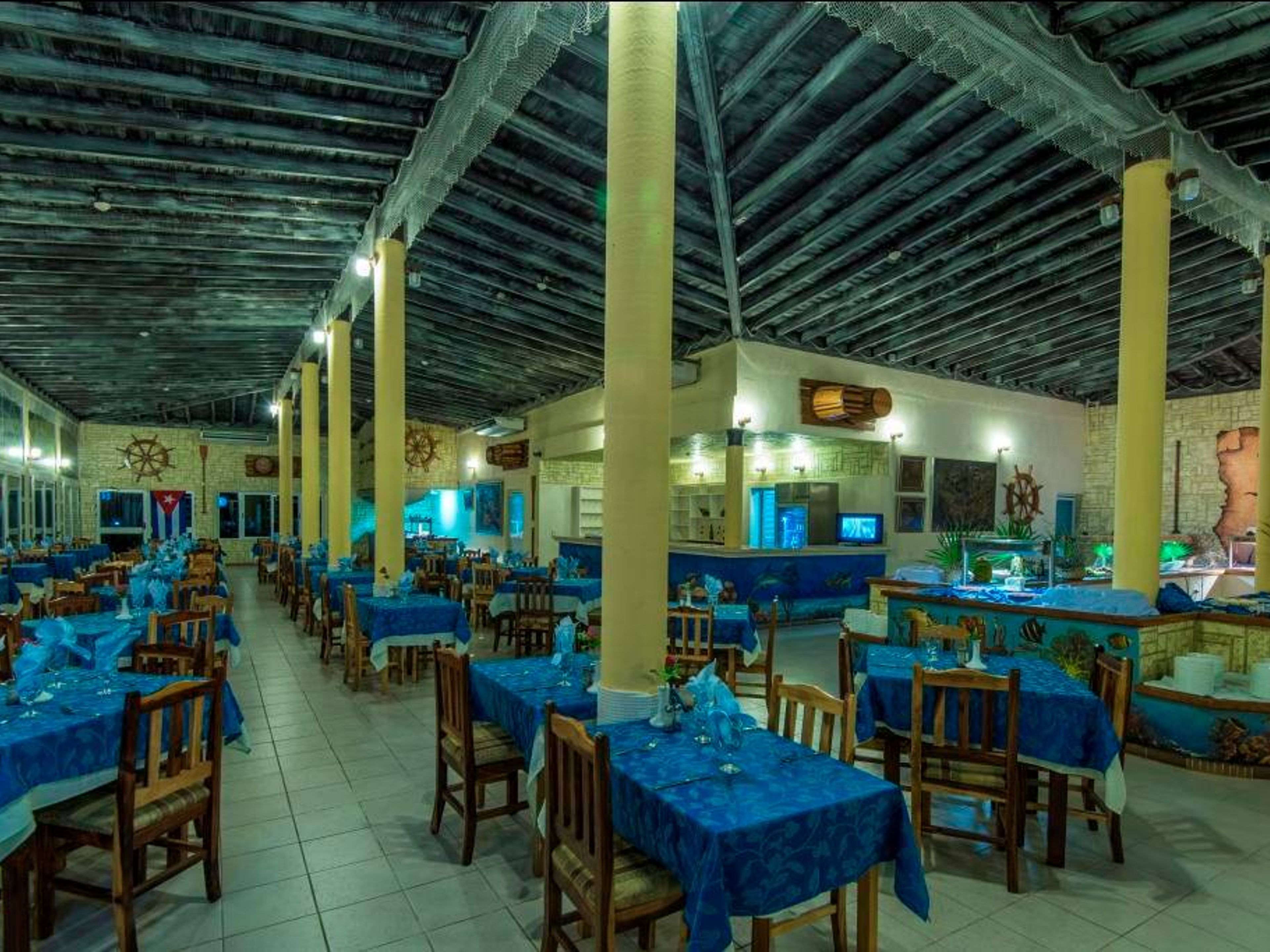 VILLA NATURA - Sólo para adultos mayores de 18 años (abierto a la comunidad LGBTQ+)Buffet Restaurant El Gavilán