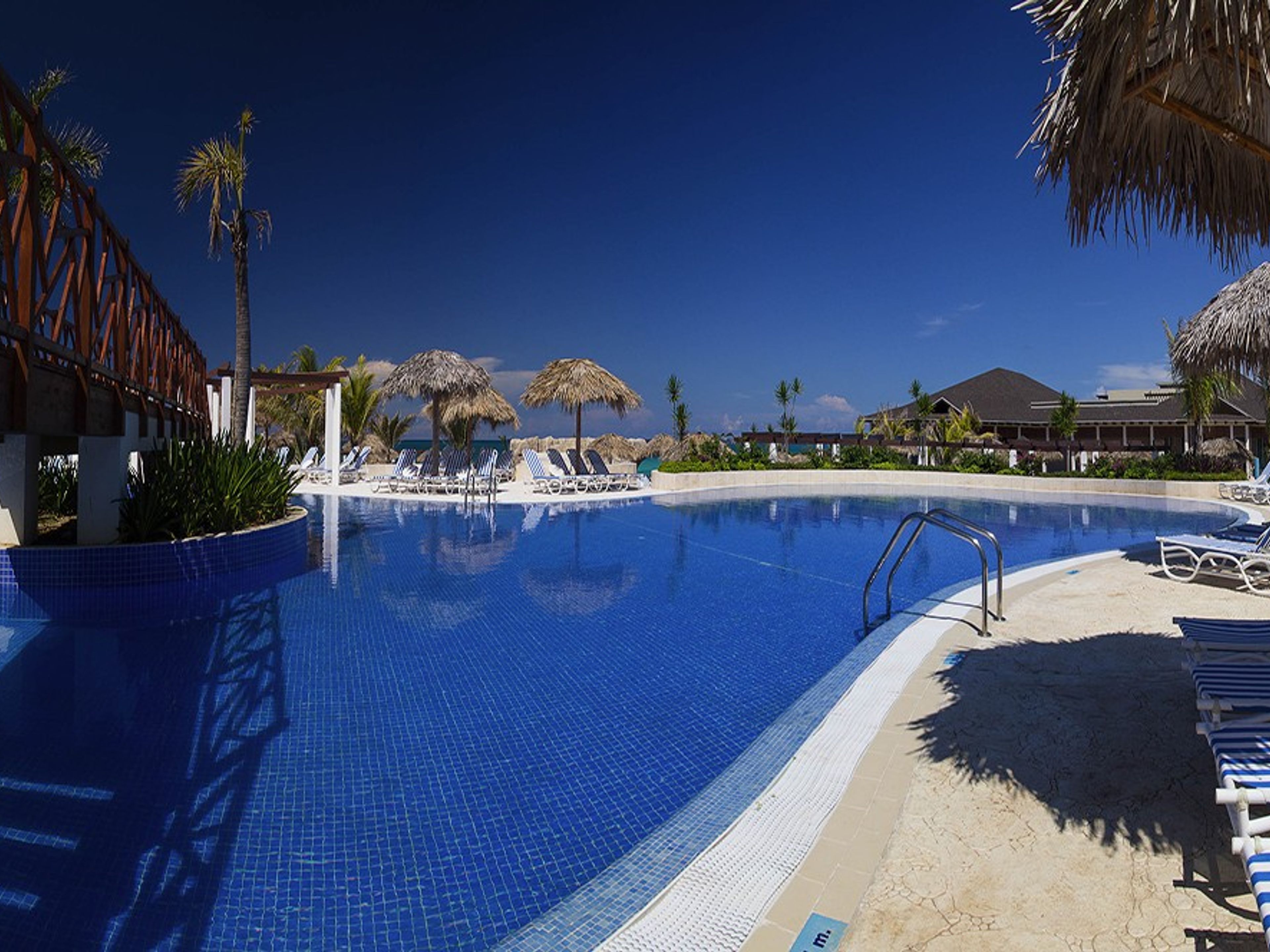 Hotel GRAN MUTHU CAYO SANTA MARIAPanoramic pool view