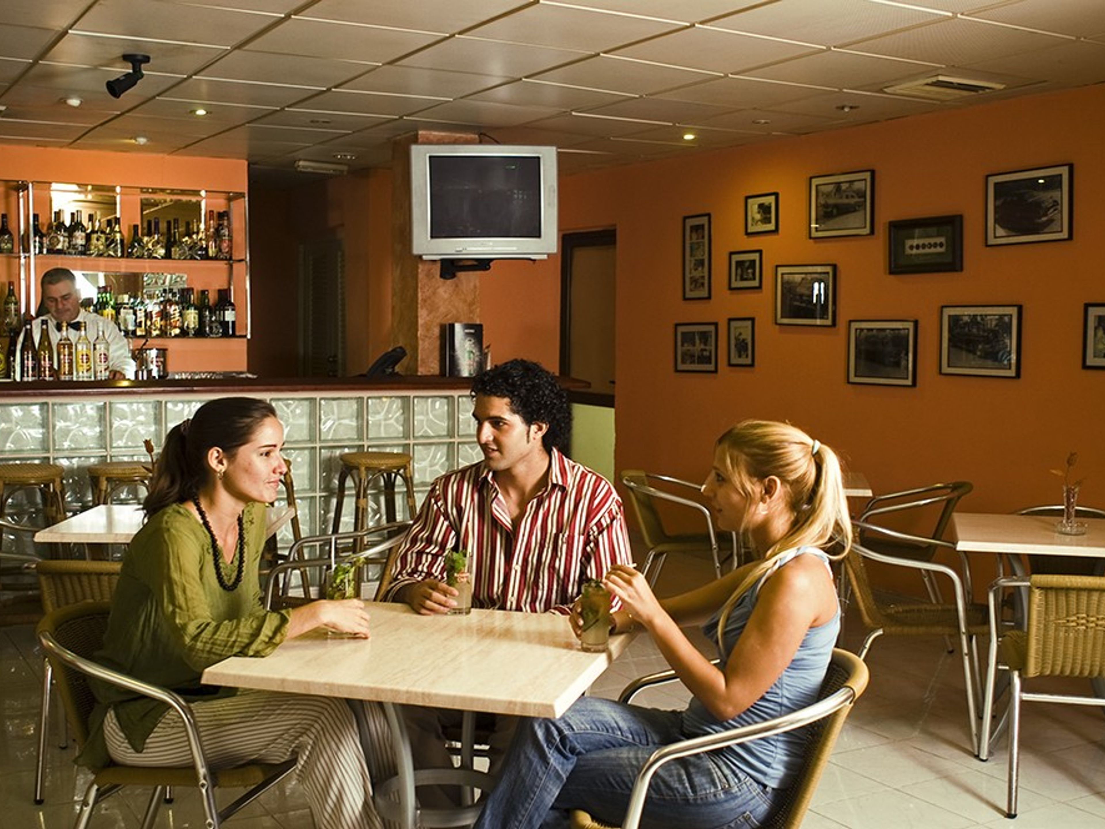 Hotel GRAN CARIBE SAINT JOHN’SLobby Bar Me Faltabas Tú