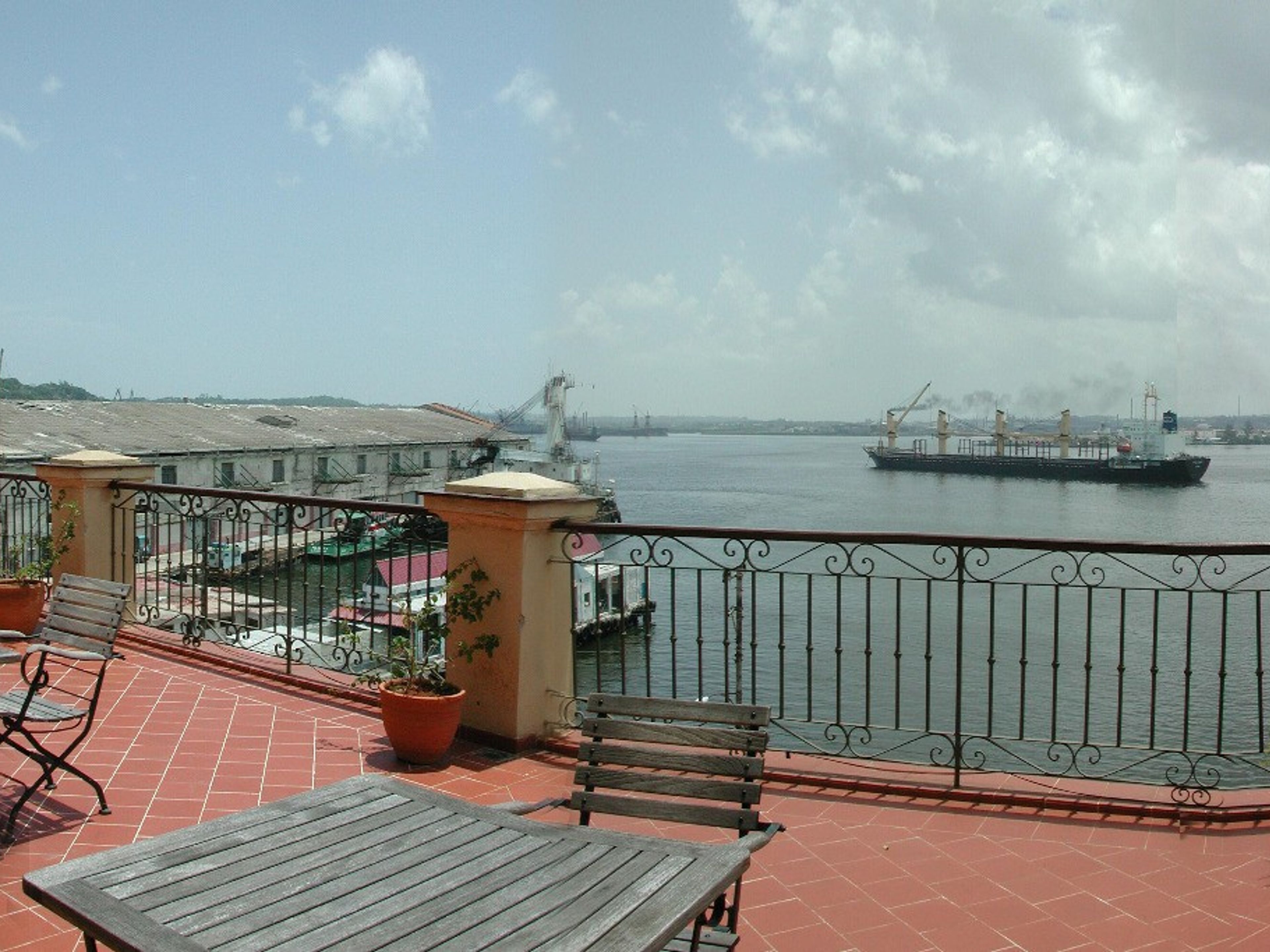 HABAGUANEX ARMADORES DE SANTANDER HôtelHotel terrace and Havana's bay panoramic view