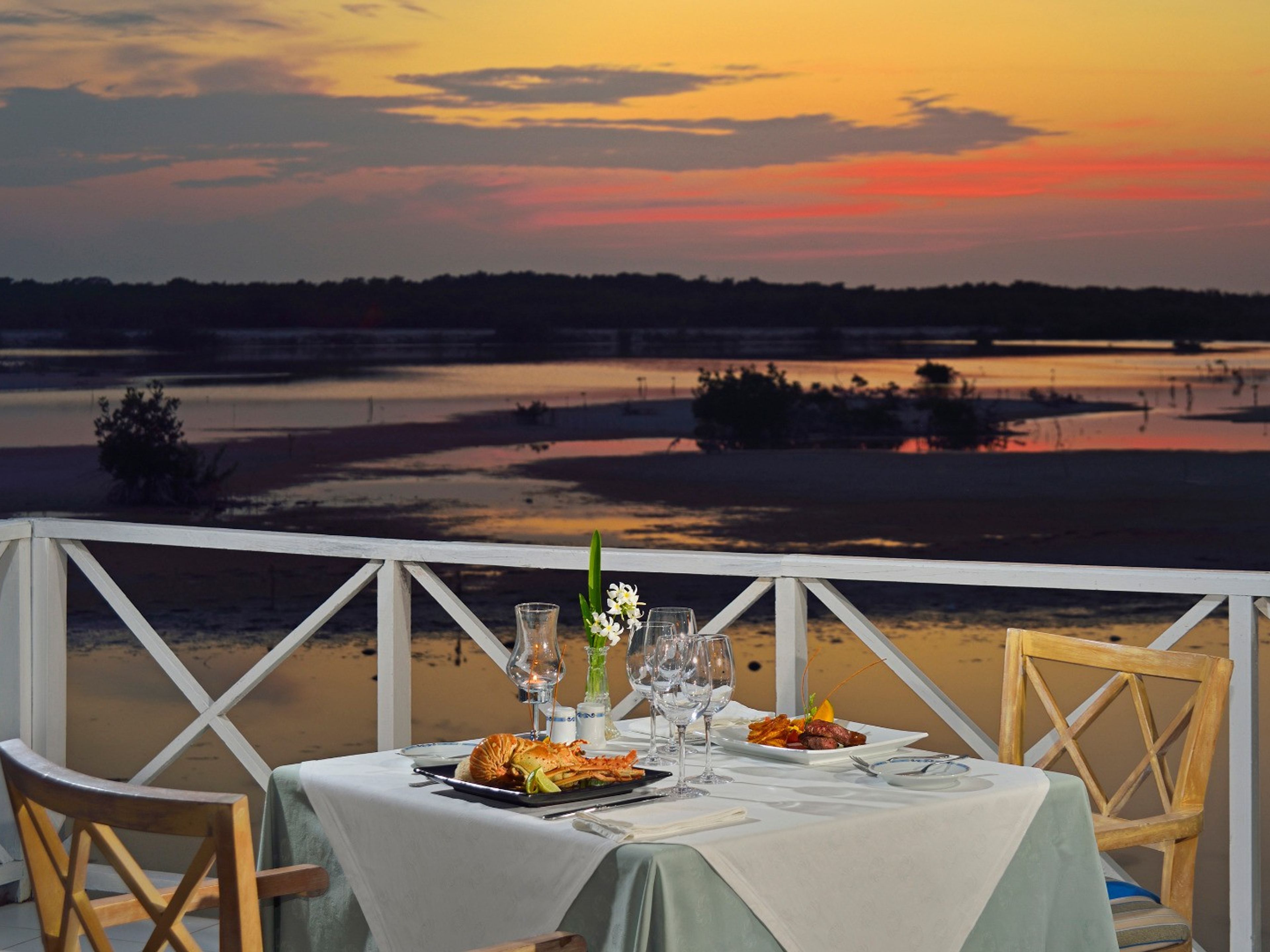 Отель GRAN CARIBE CAMINO DEL MARDinner service with seafood at International restaurant LaTerraza