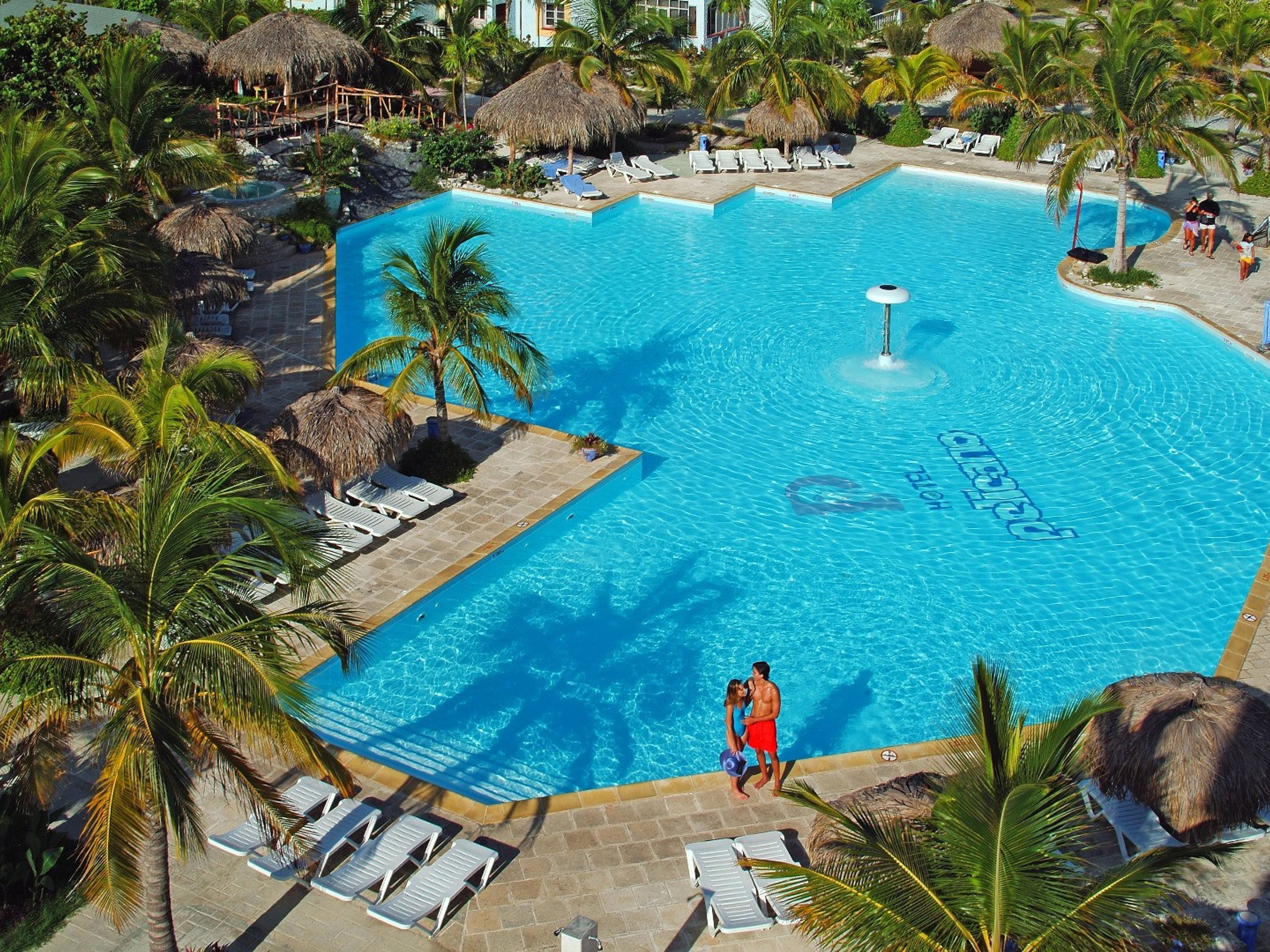 Hotel STARFISH CAYO LARGOHotel's pool panoramic view