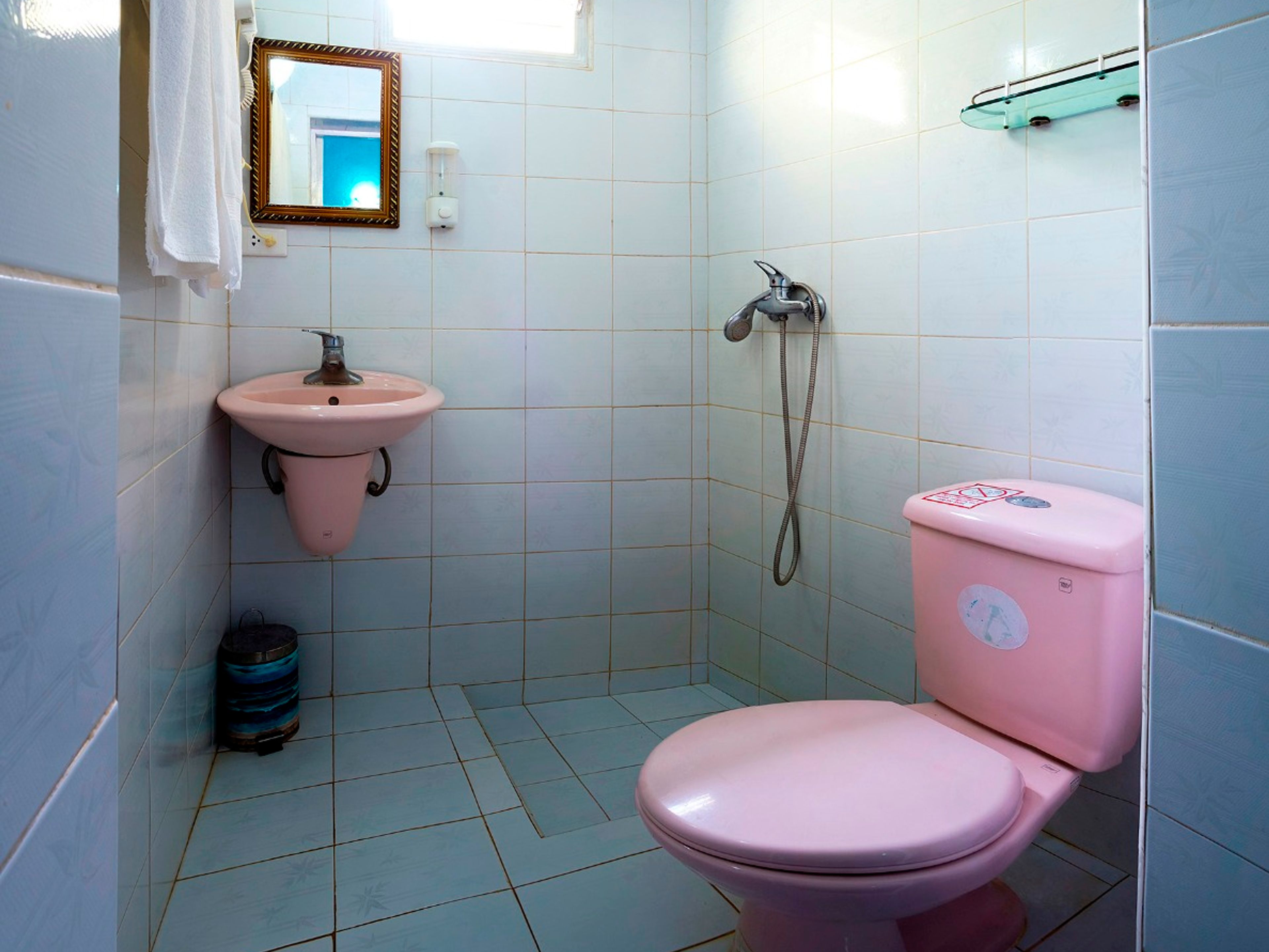 Hostal Cuba Libre, ABEL SANTA MARÍA (Lirio Blanco), No.378Bathroom's view