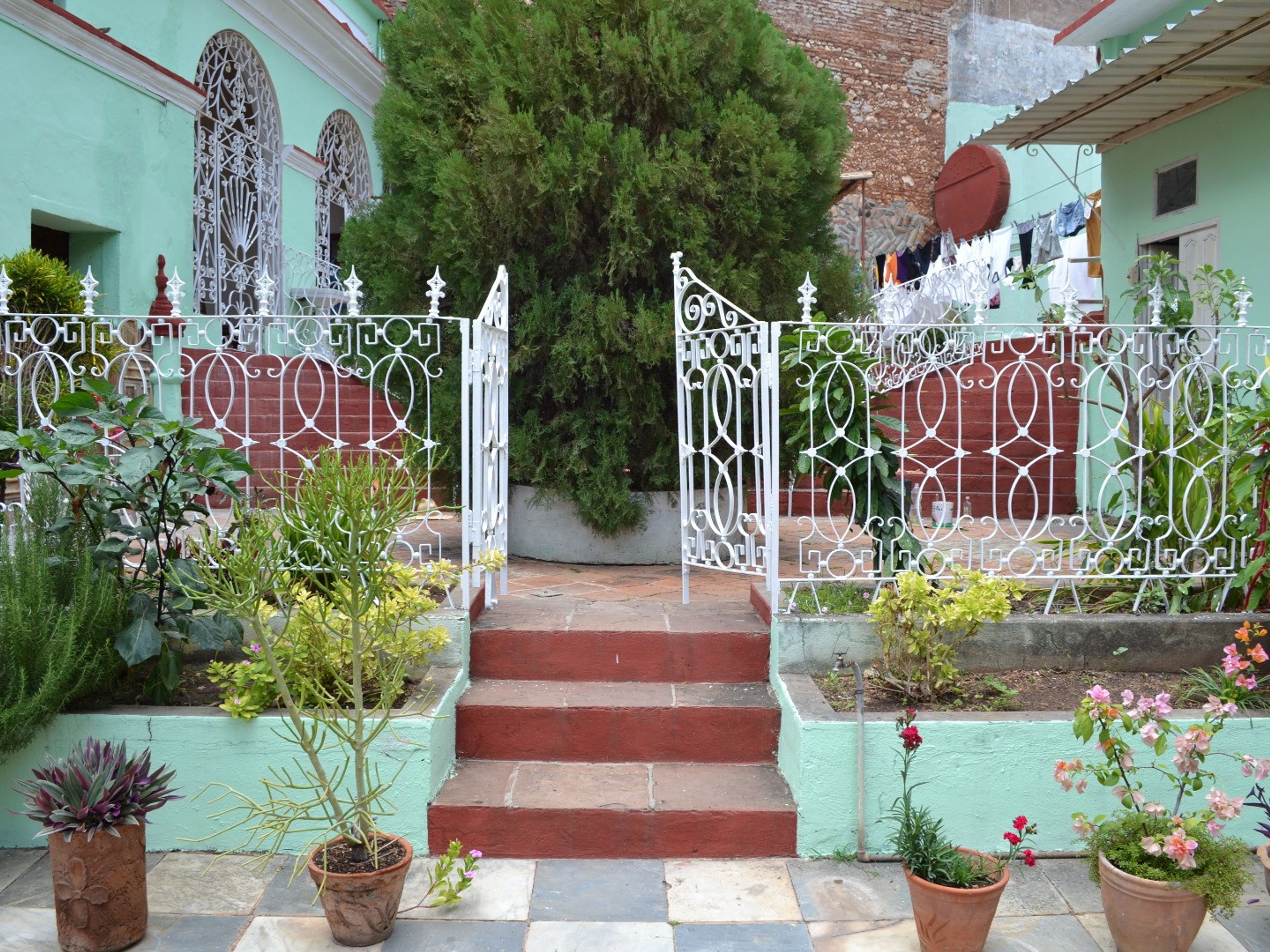 Casa del Historiador (Hospedaje Liliana Zerquera Gallardo), FERNANDO HERNÁNDEZ ECHERRI (Cristo), No. 54House patio view