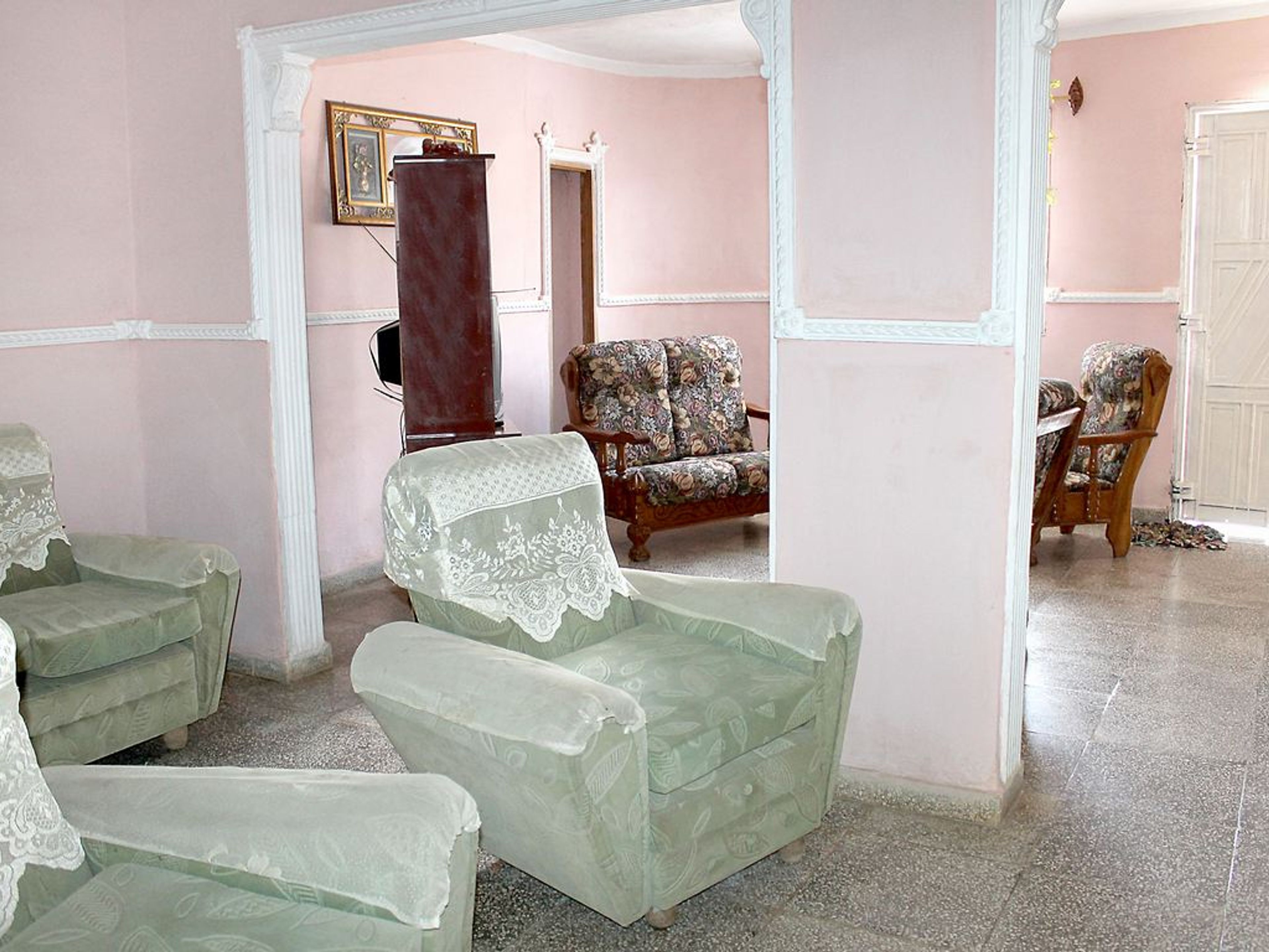 Hostal Lazaro y Yailin, ANTONIO MACEO (Gutiérrez), No. 805House's hall view