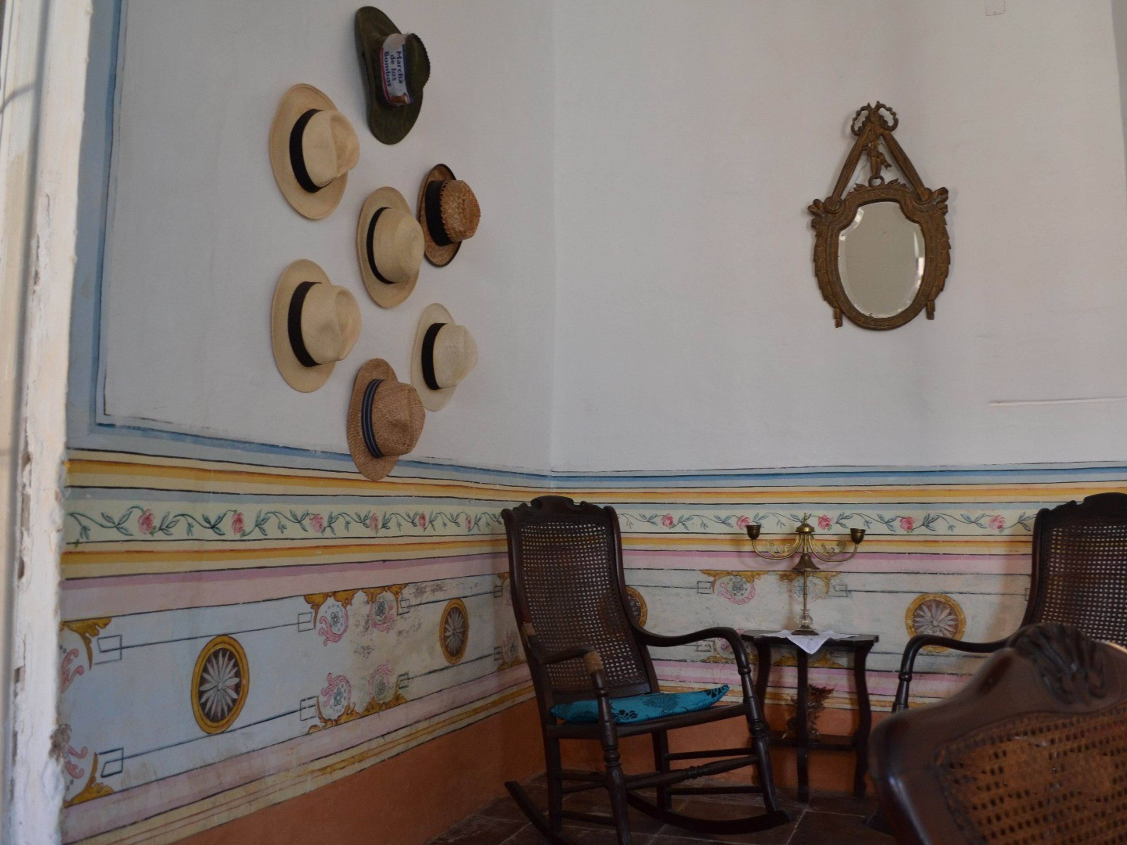 Hostal Casa Cofradía, RUBÉN MARTÍNEZ VILLENA (Real del Jigüe), No. 60House details