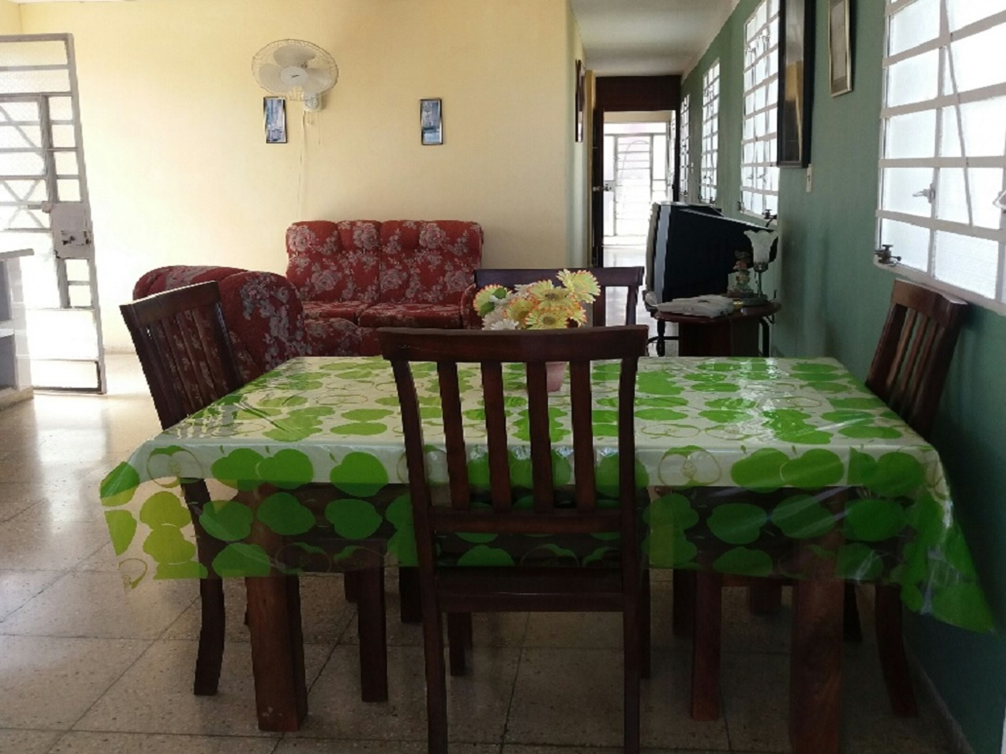 Casa de Lourdes, CALLE 5ta, No. 5408House's living and dinning room