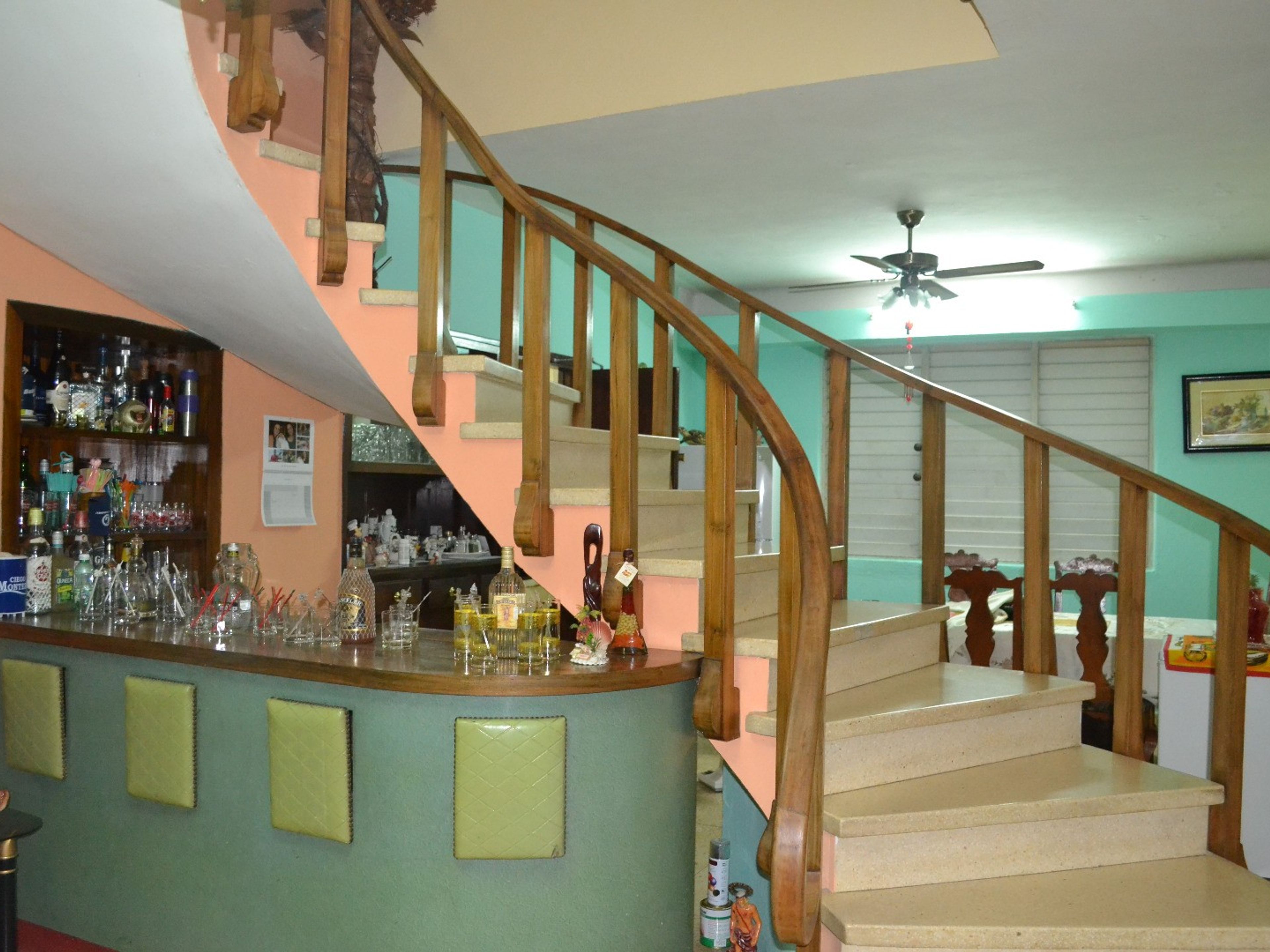 Hostal Mirtha, CALLE 37, No. 1205House's living room and bar view