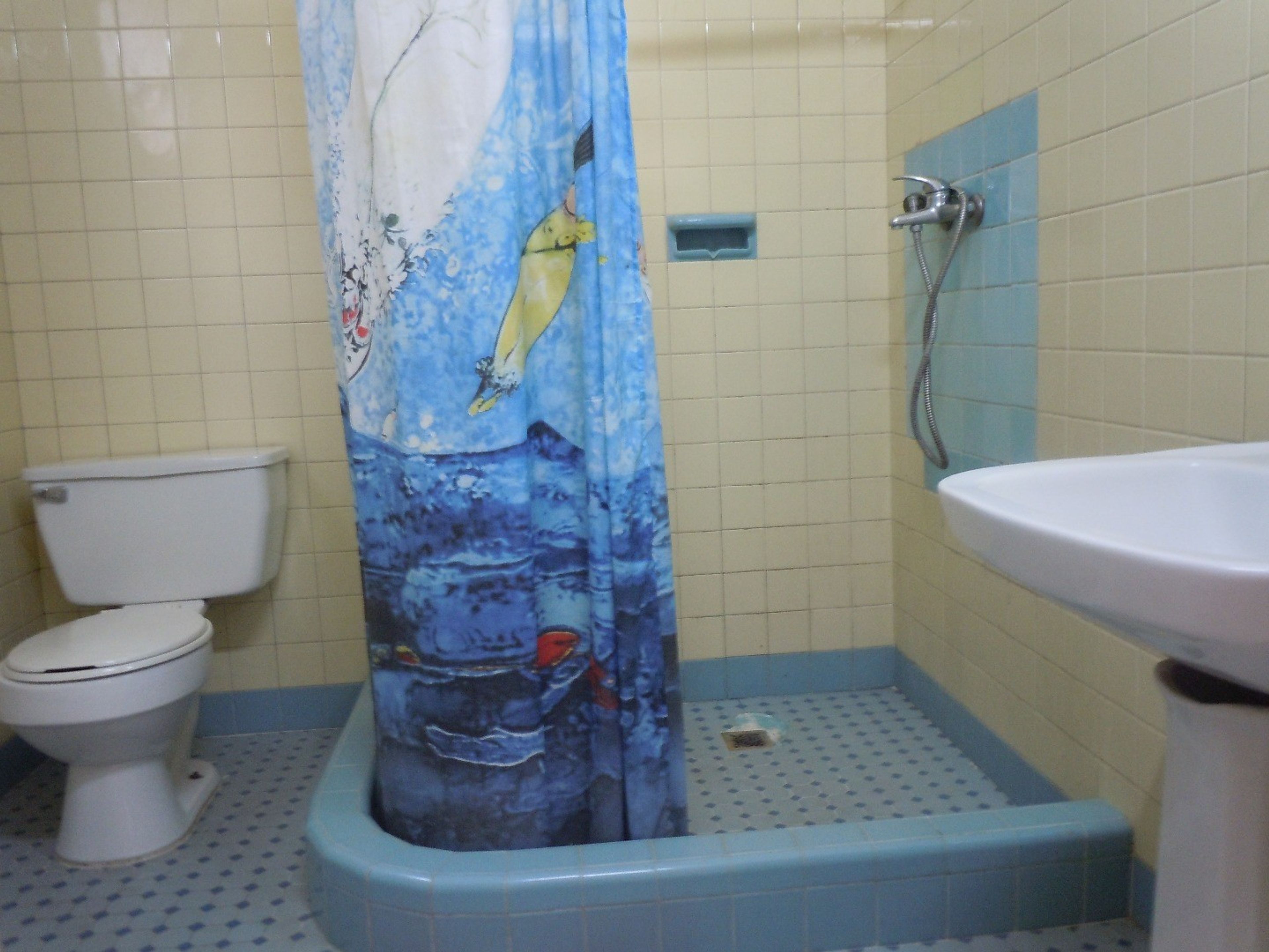 Дом Calle 13, CALLE 13, No. 1361Bathroom's view
