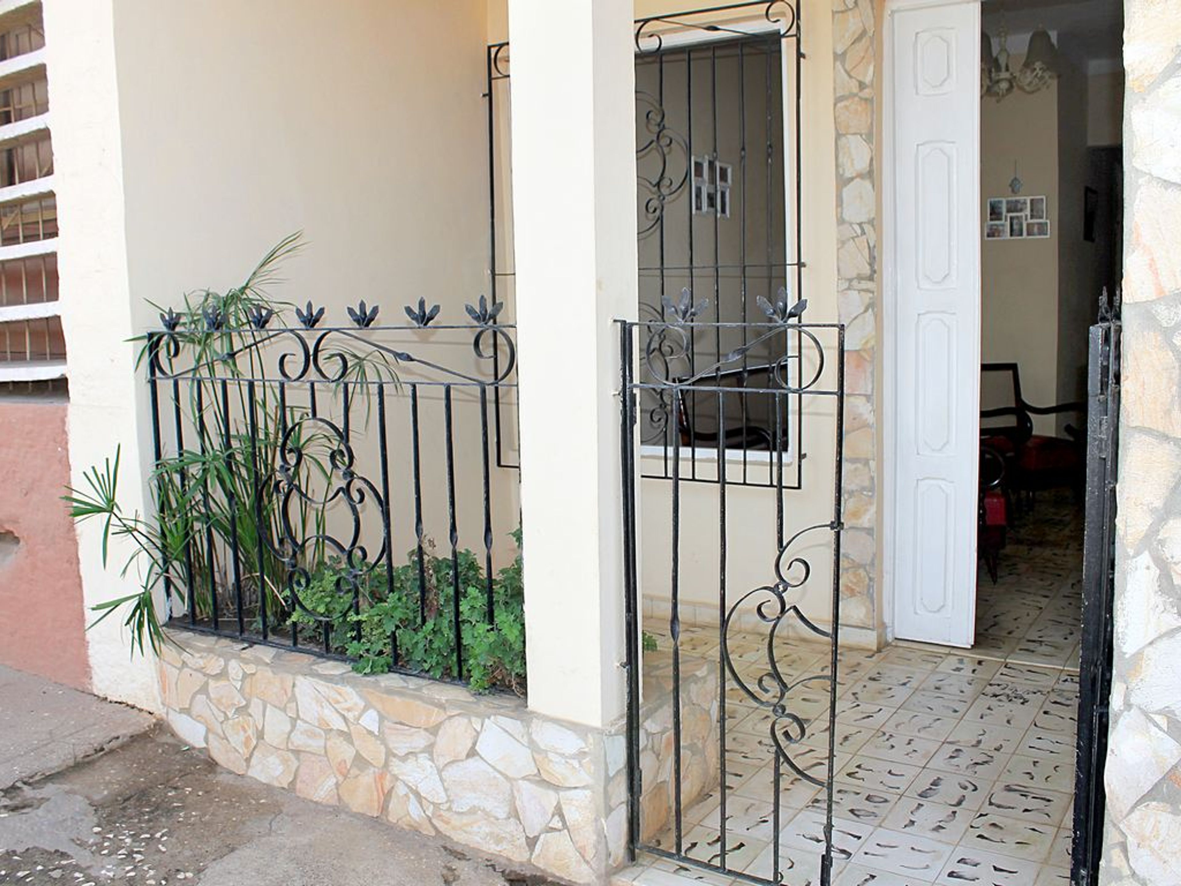 Casa Yiny, ANDRÉS BERRO (América), No.76House's entrance view