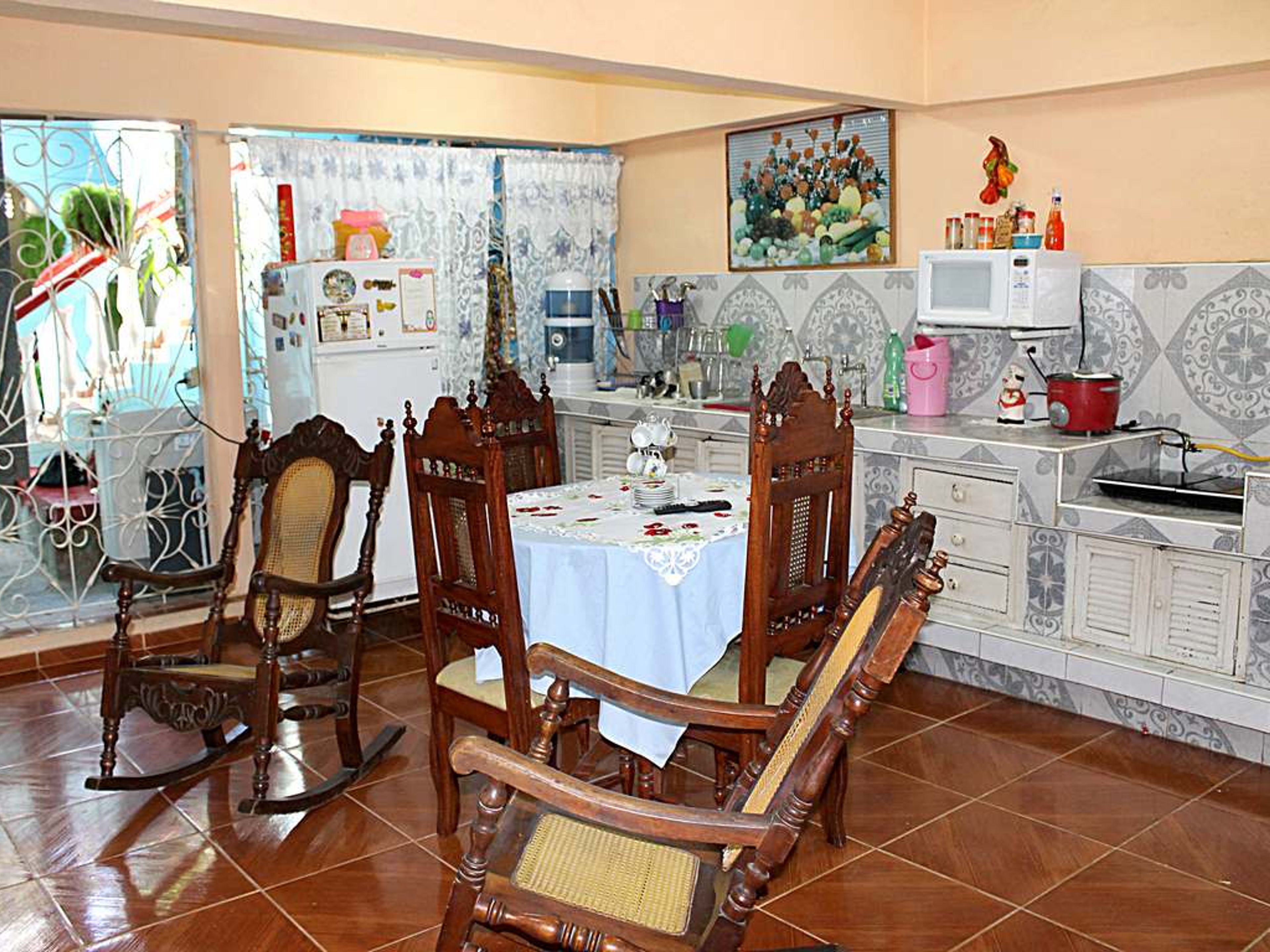 Hostal Rosa de Saron, CLEMENTE PEREIRA (Cruz Verde) No.43House's kitchen and dining room