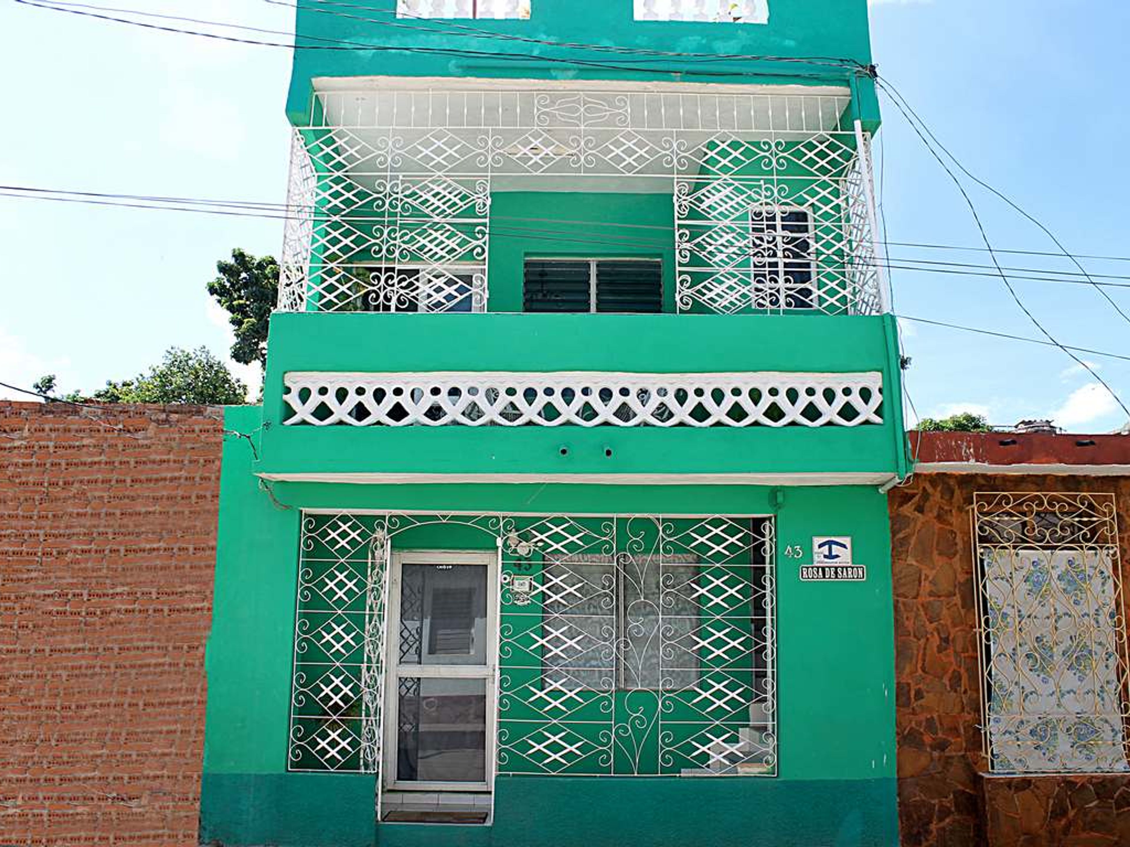 Hostal Rosa de Saron, CLEMENTE PEREIRA (Cruz Verde) No.43