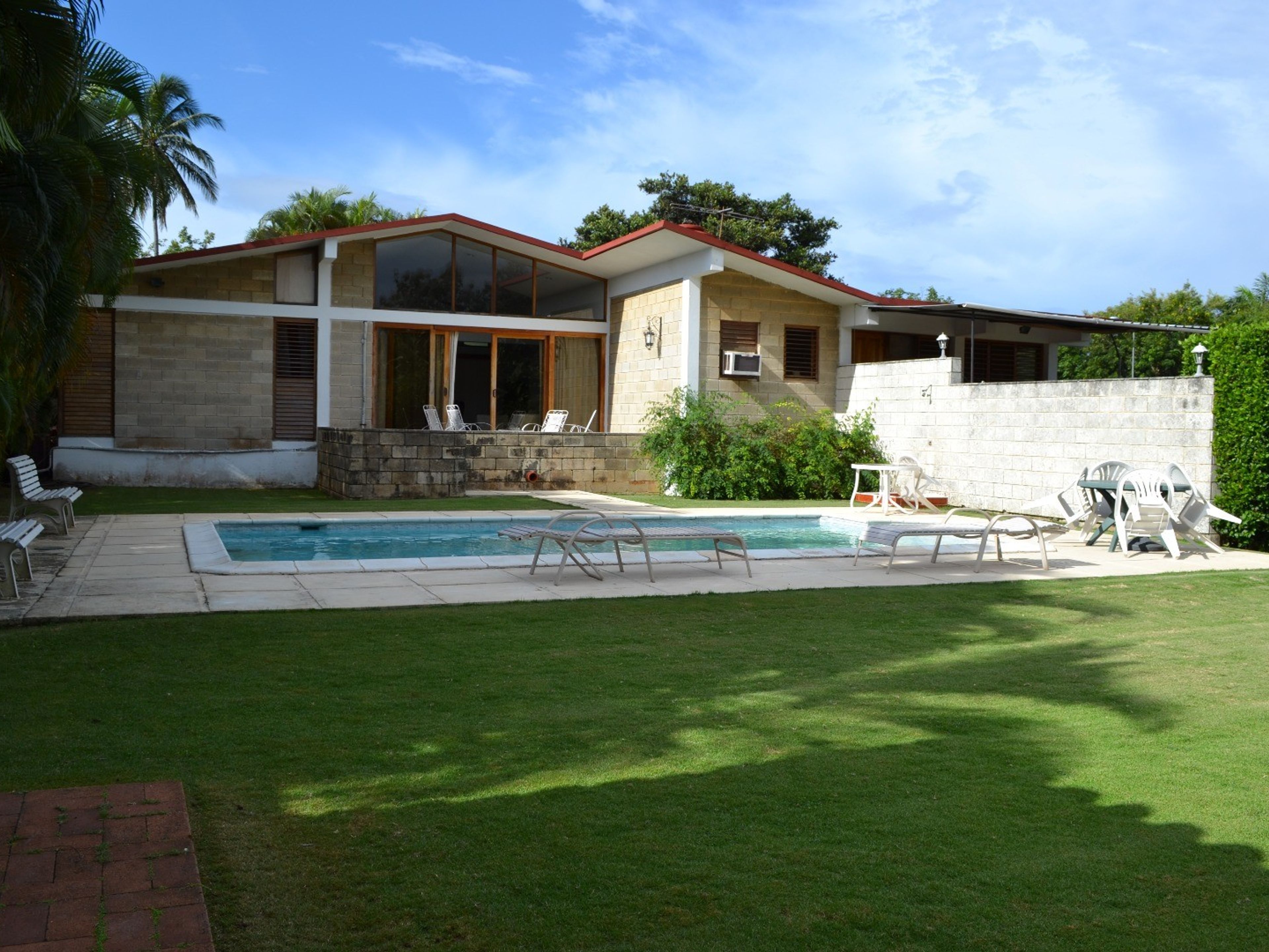 Pensión Doña Fa, CALLE 216, No. 11B03