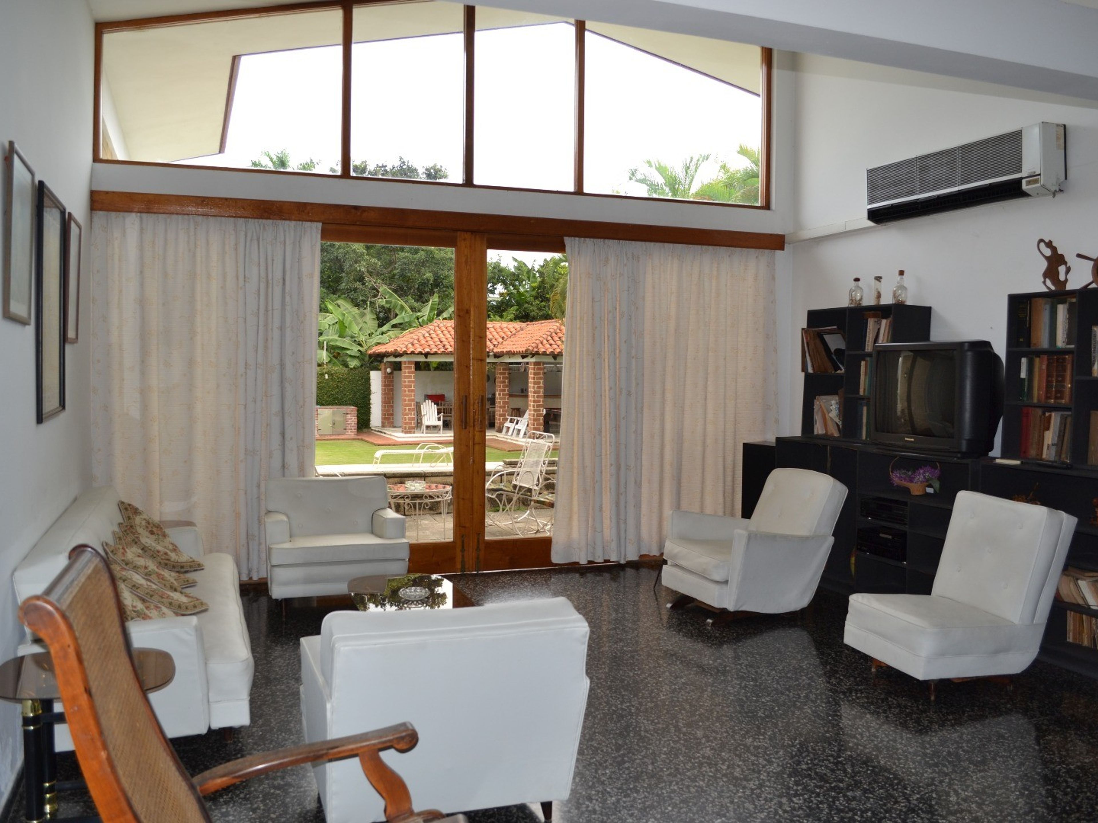 Pensión Doña Fa, CALLE 216, No. 11B03House living room