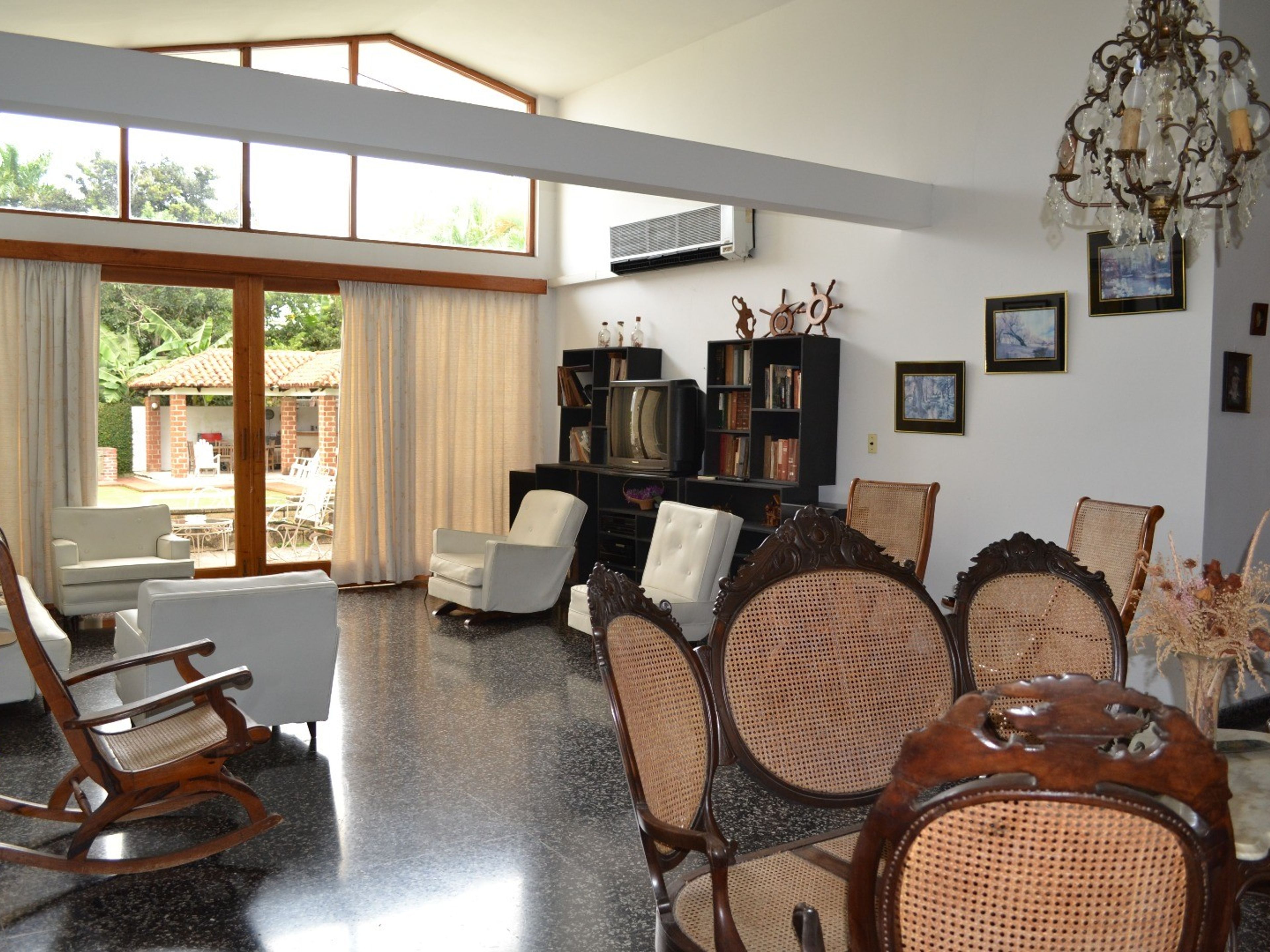 Pensión Doña Fa, CALLE 216, No. 11B03House living room