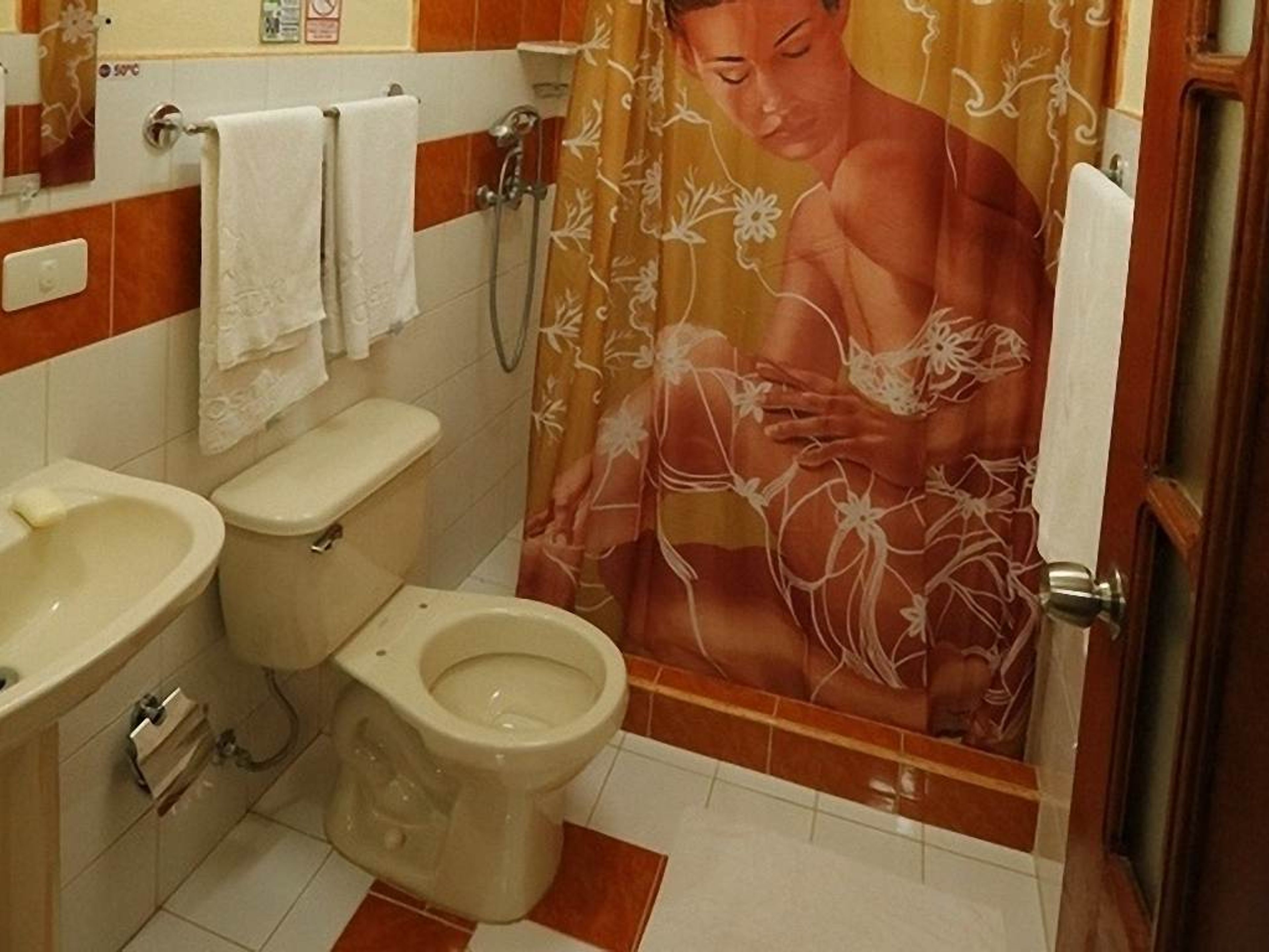 La Casa D’ Pepe, ANSELMO RODRÍGUEZ, No. 253Bathroom's view