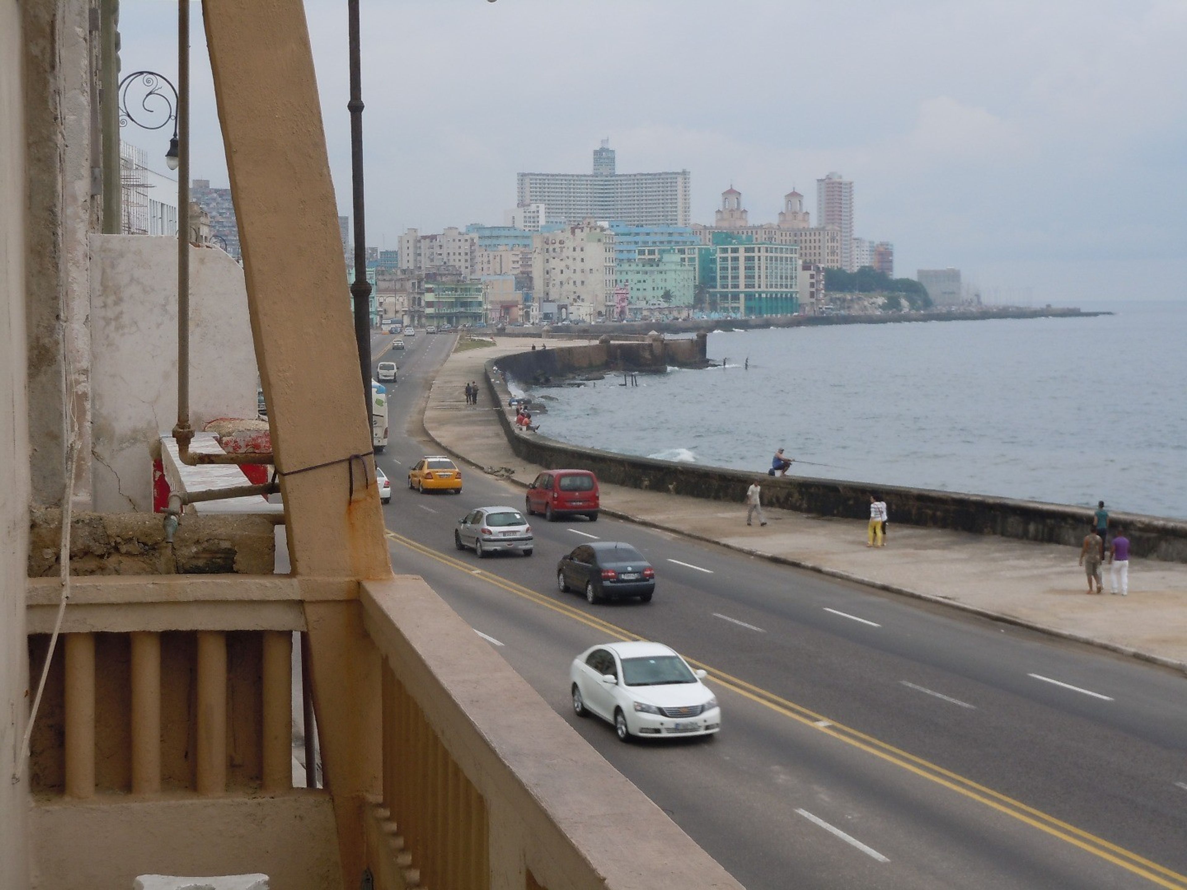 Pensión Enano Rojo, MALECÓN, No. 557Havana city and the Malecon panoramic view