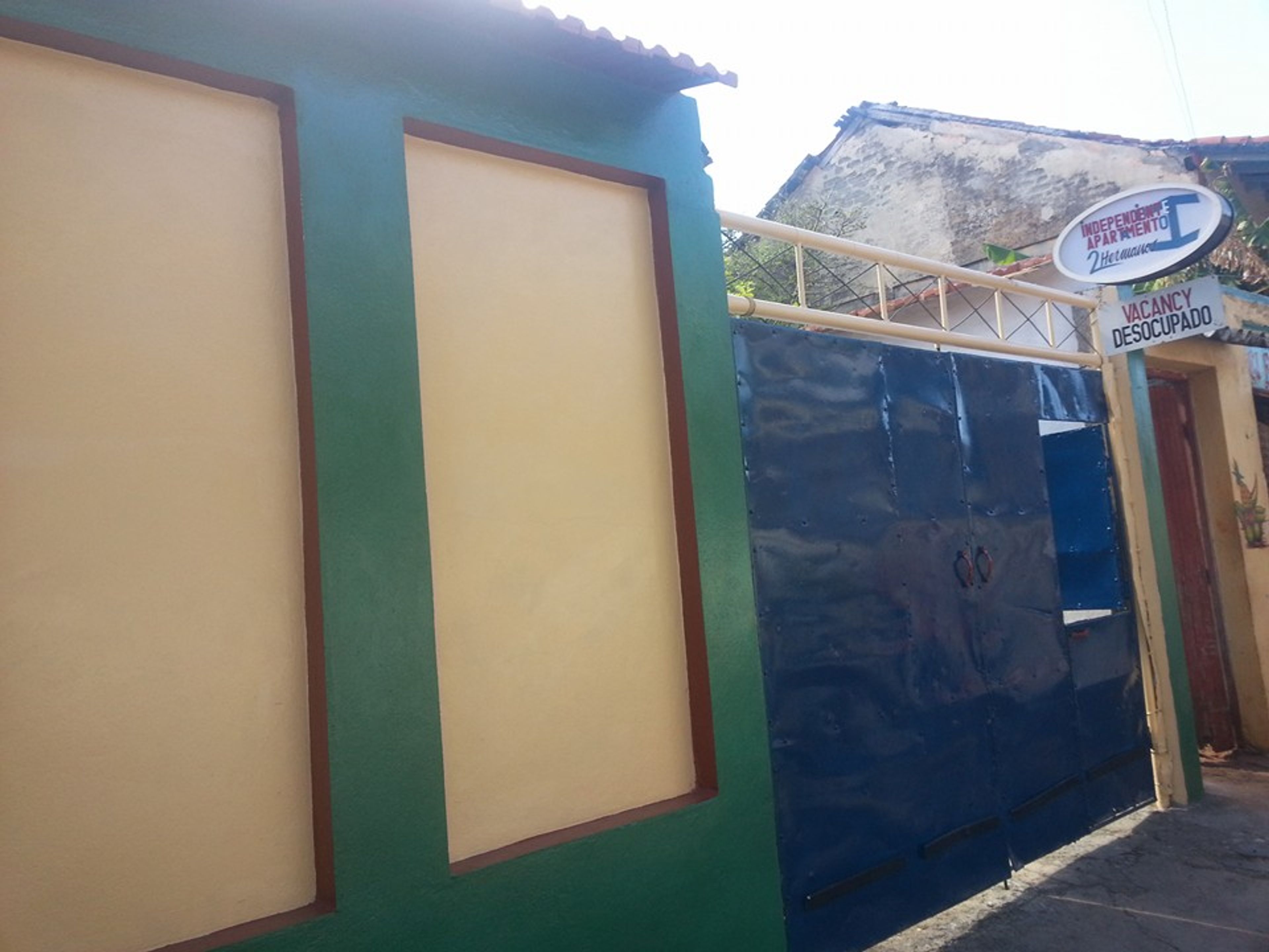 Casa 2 Hermanos, CALLE MARTI, No.114-B