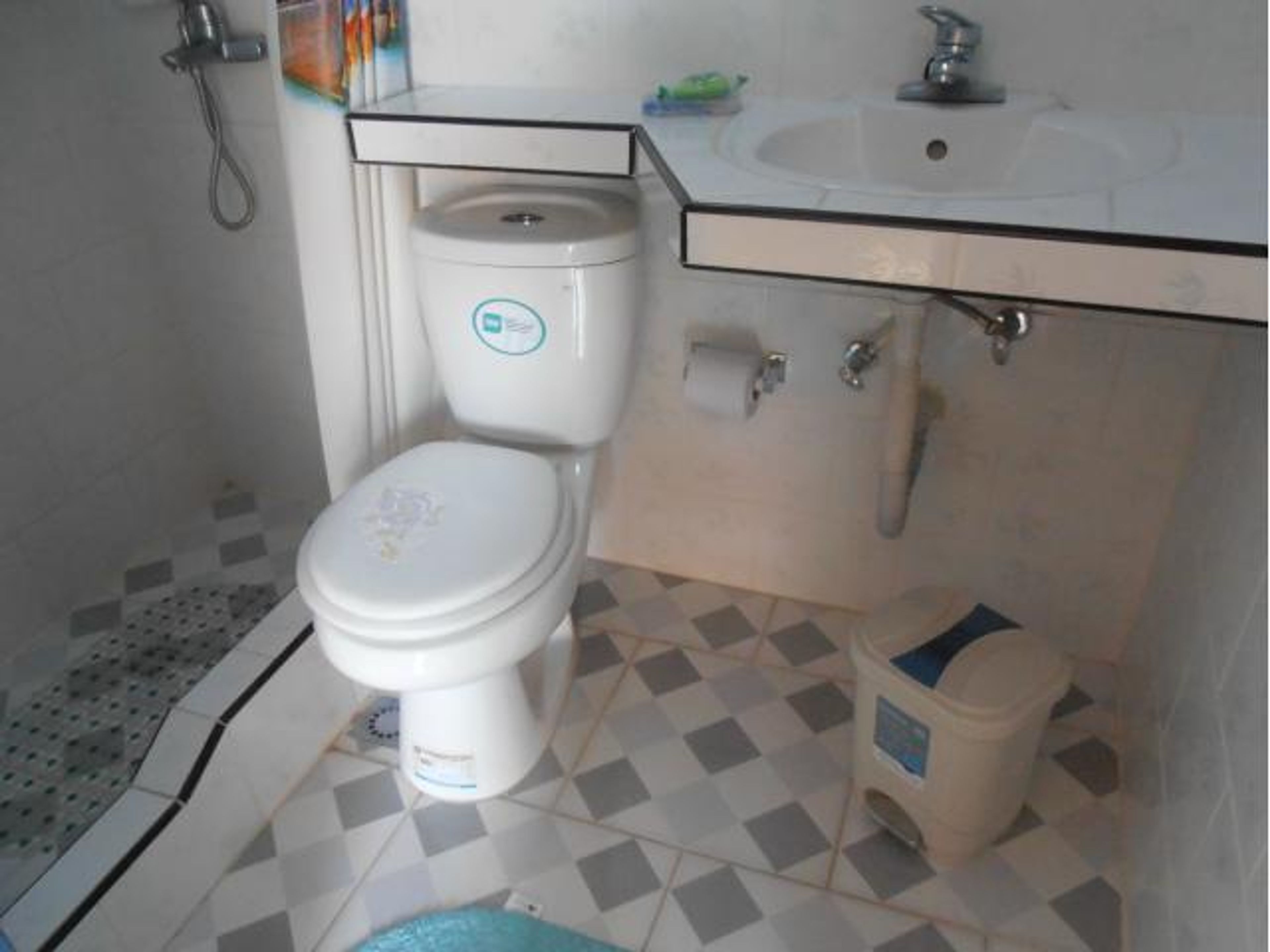 Hostal Hamilton, SERAFIN GARCIA, No. 260Bathroom´s view