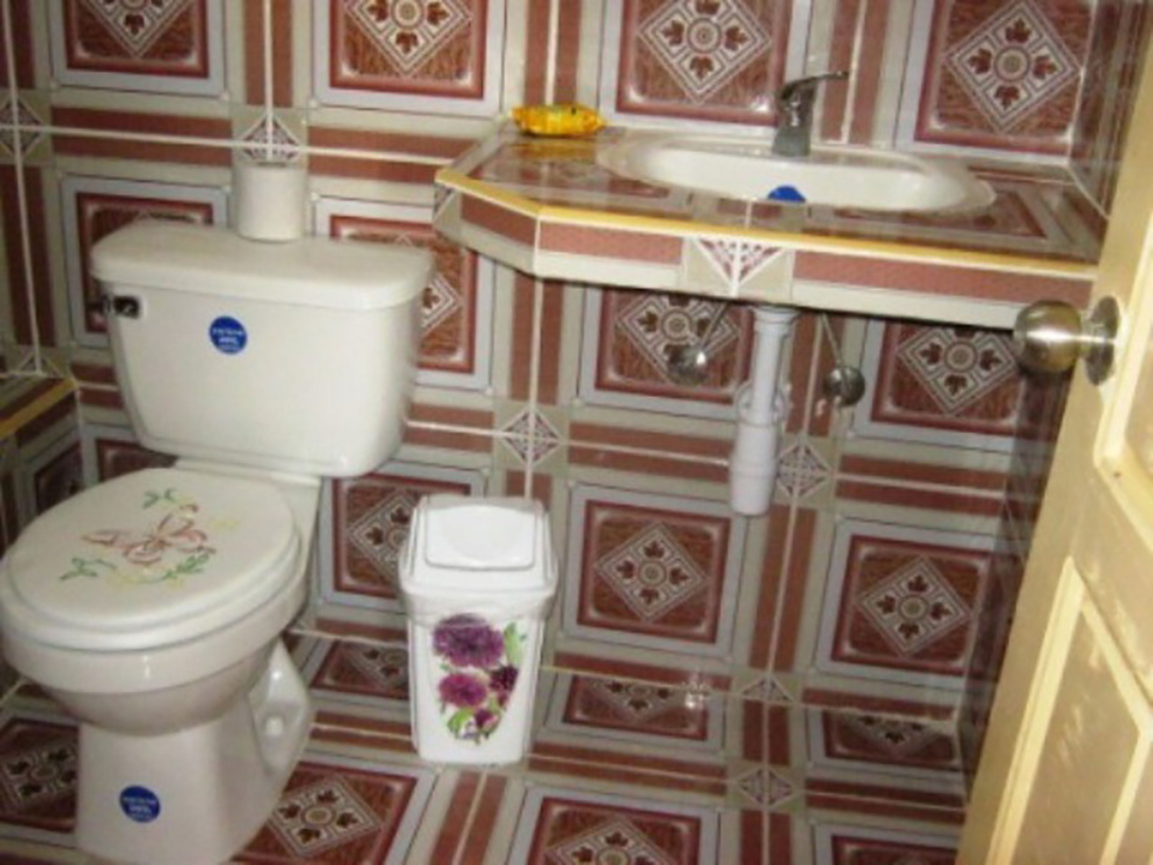 Hostal Chino y Rosua, GUSTAVO IZQUIERDO, No. 23Bathroom´s view