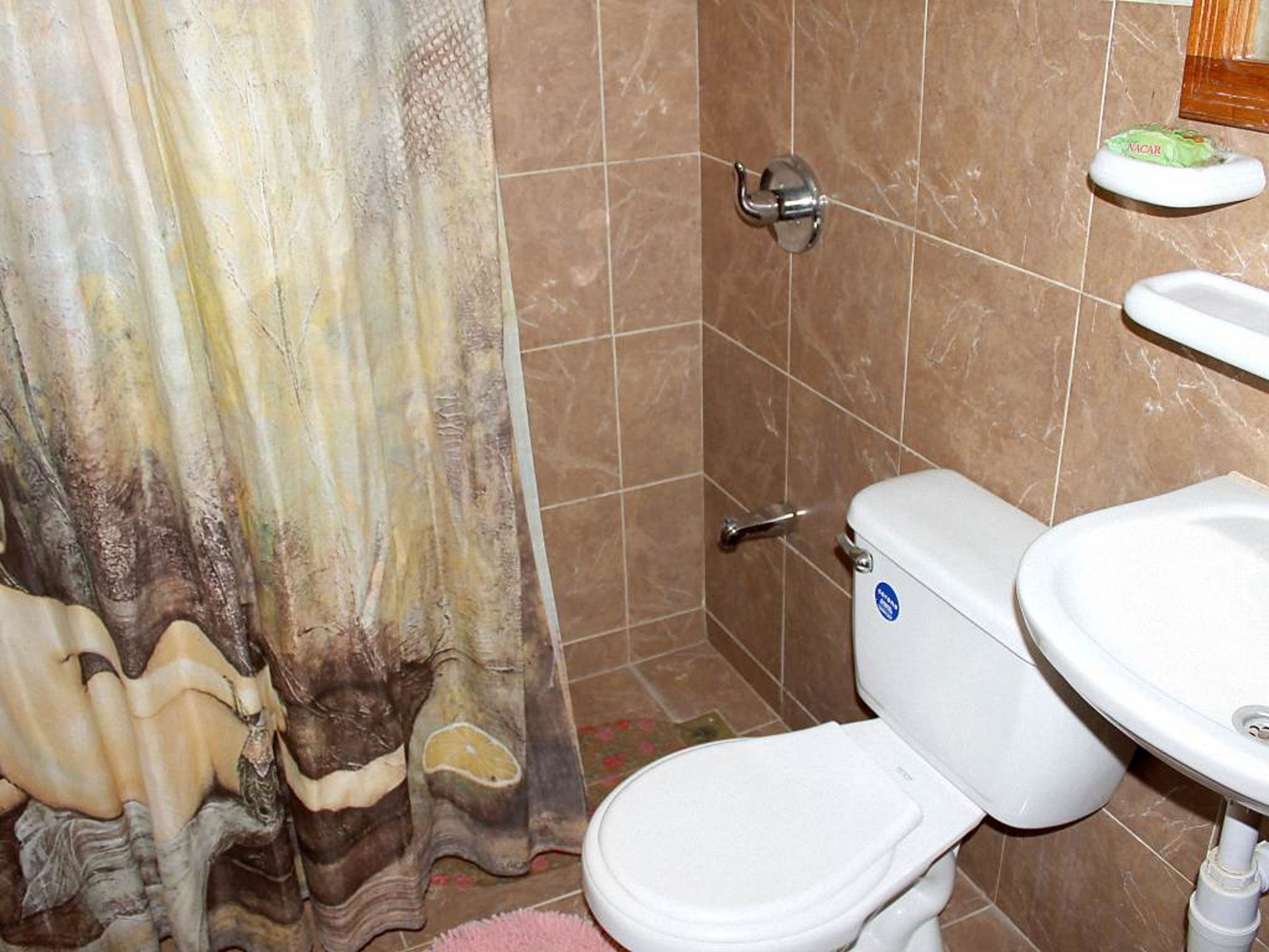 Casa Rifat Hostal Restaurante, SAN PROSCOPIO (General Lino Pérez), No. 216 - Bathroom's view