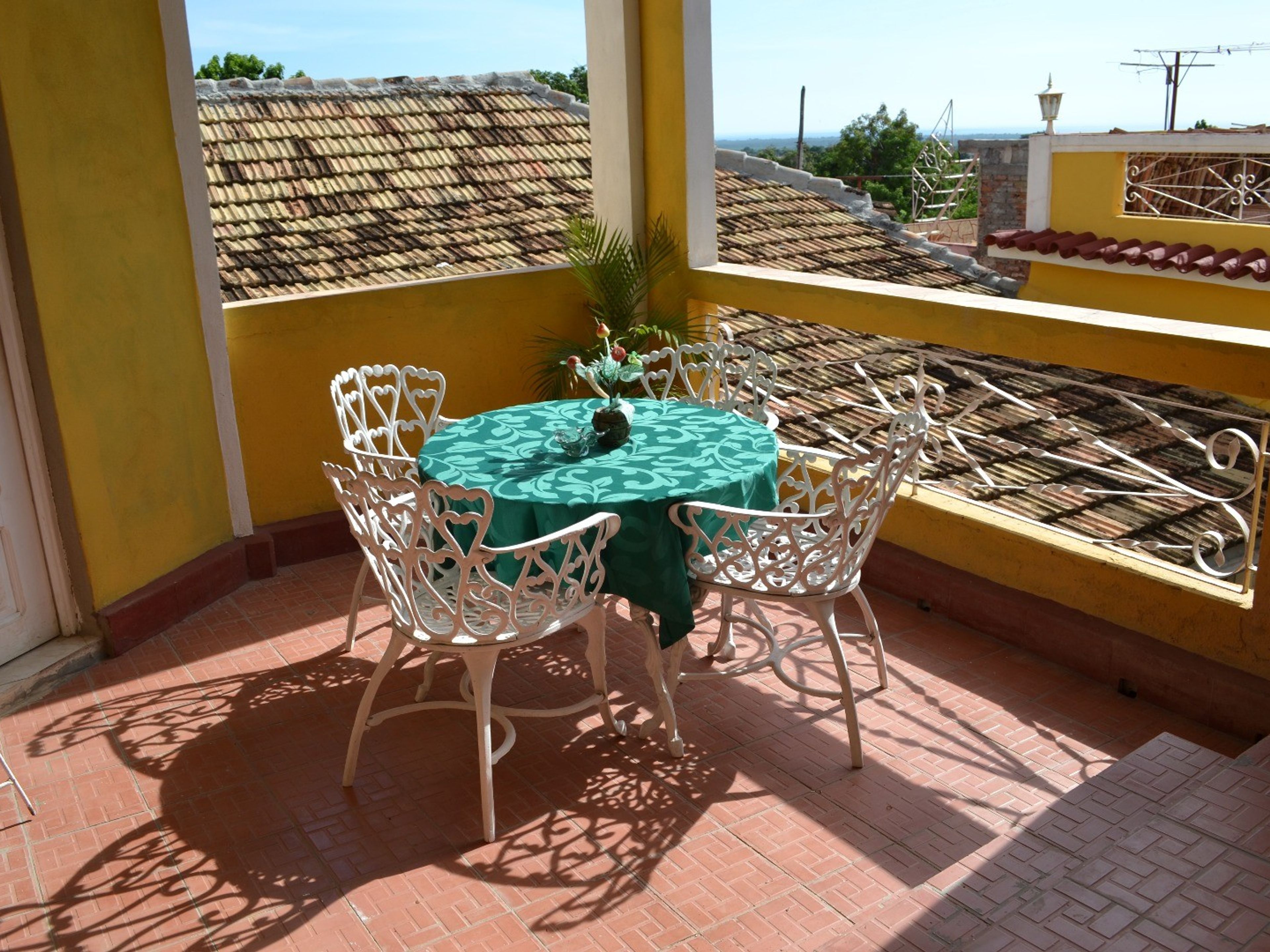 Hostal Media Luna, ERNESTO V. MUÑOZ (Media Luna), No. 52 - Terrace with city view