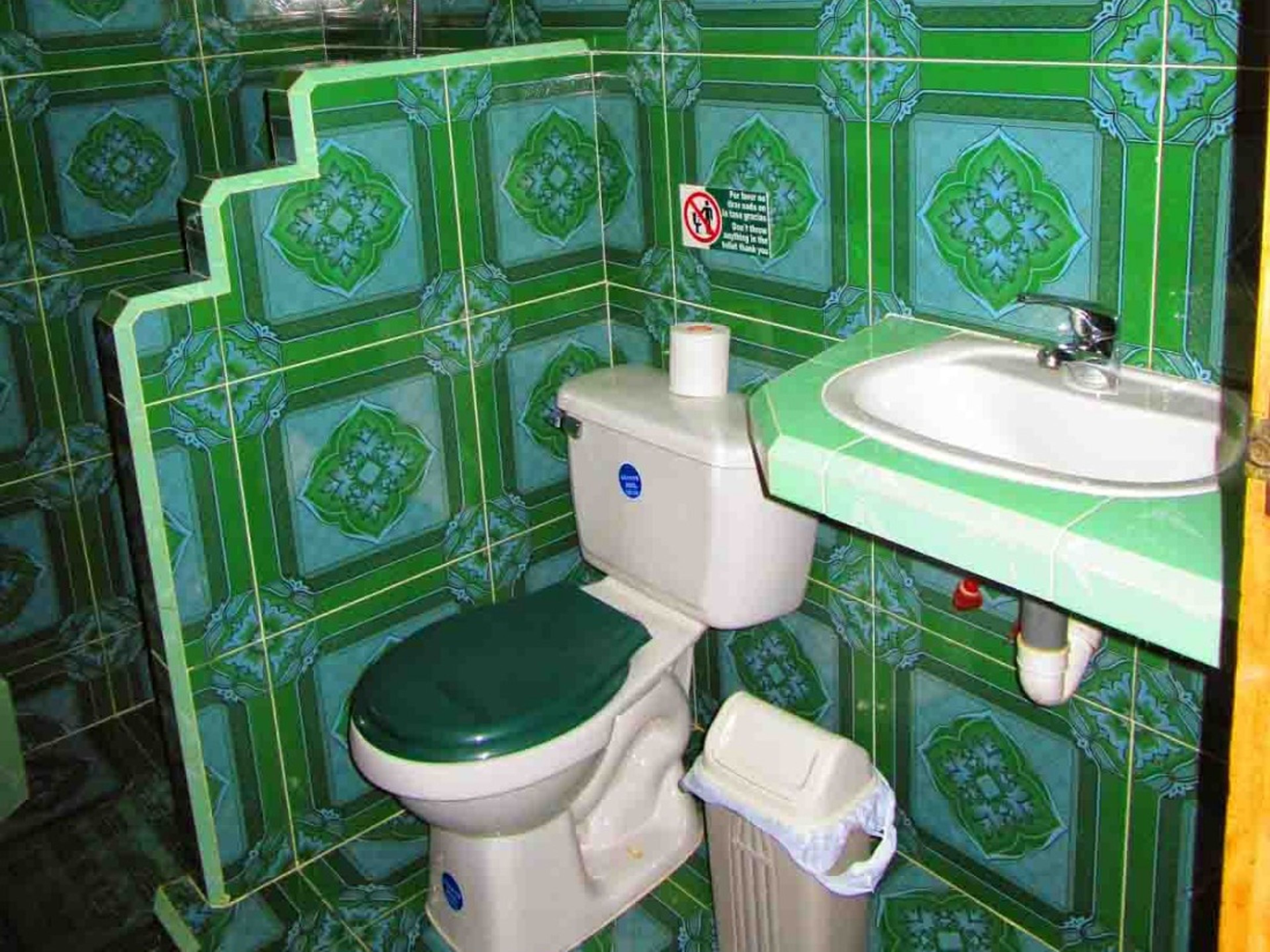 Villa Haydee Guzman, RAFAEL TREJO, No. 139Bathroom´s view