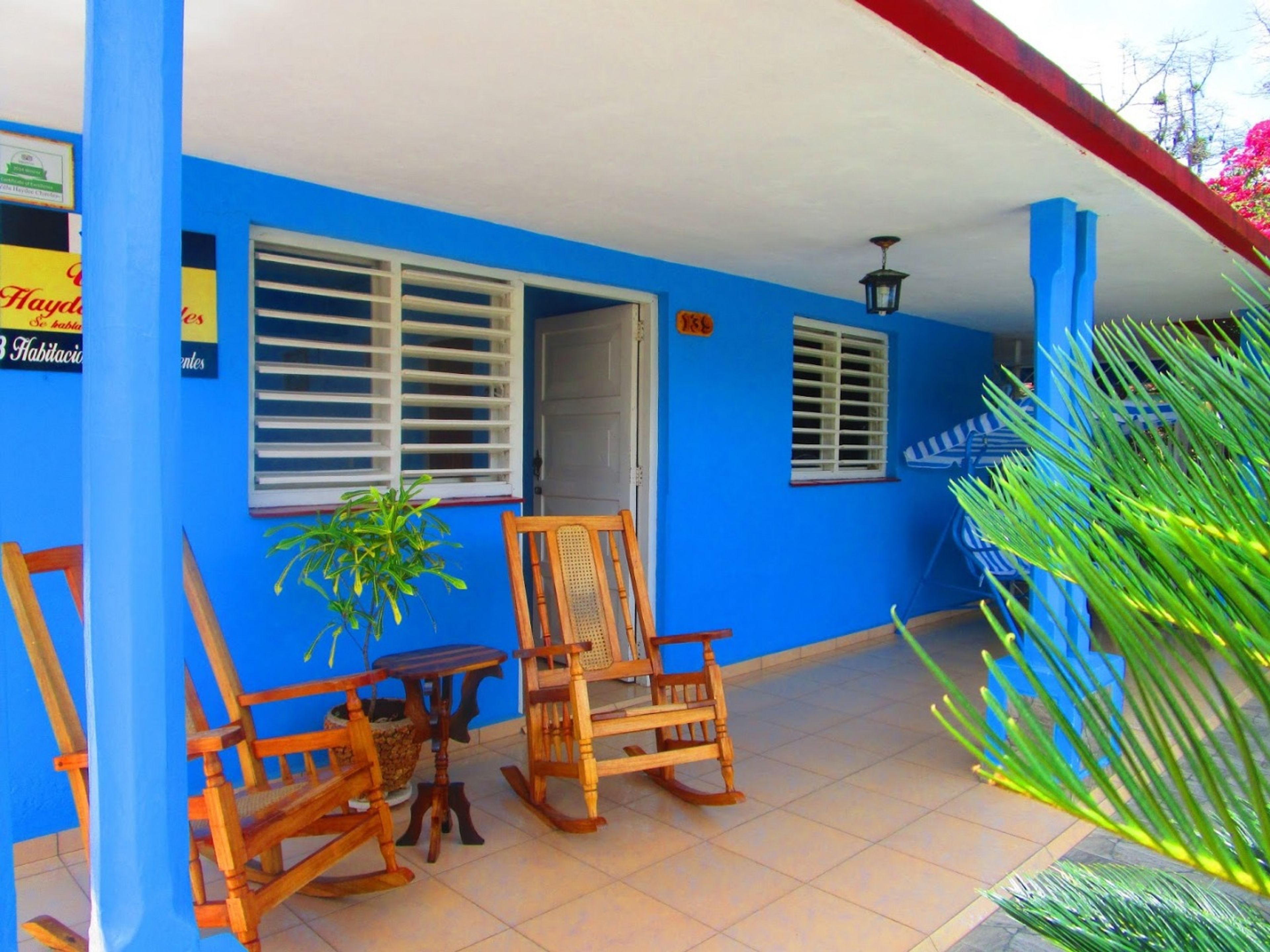 Villa Haydee Guzman, RAFAEL TREJO, No. 139 - House´s porsche view