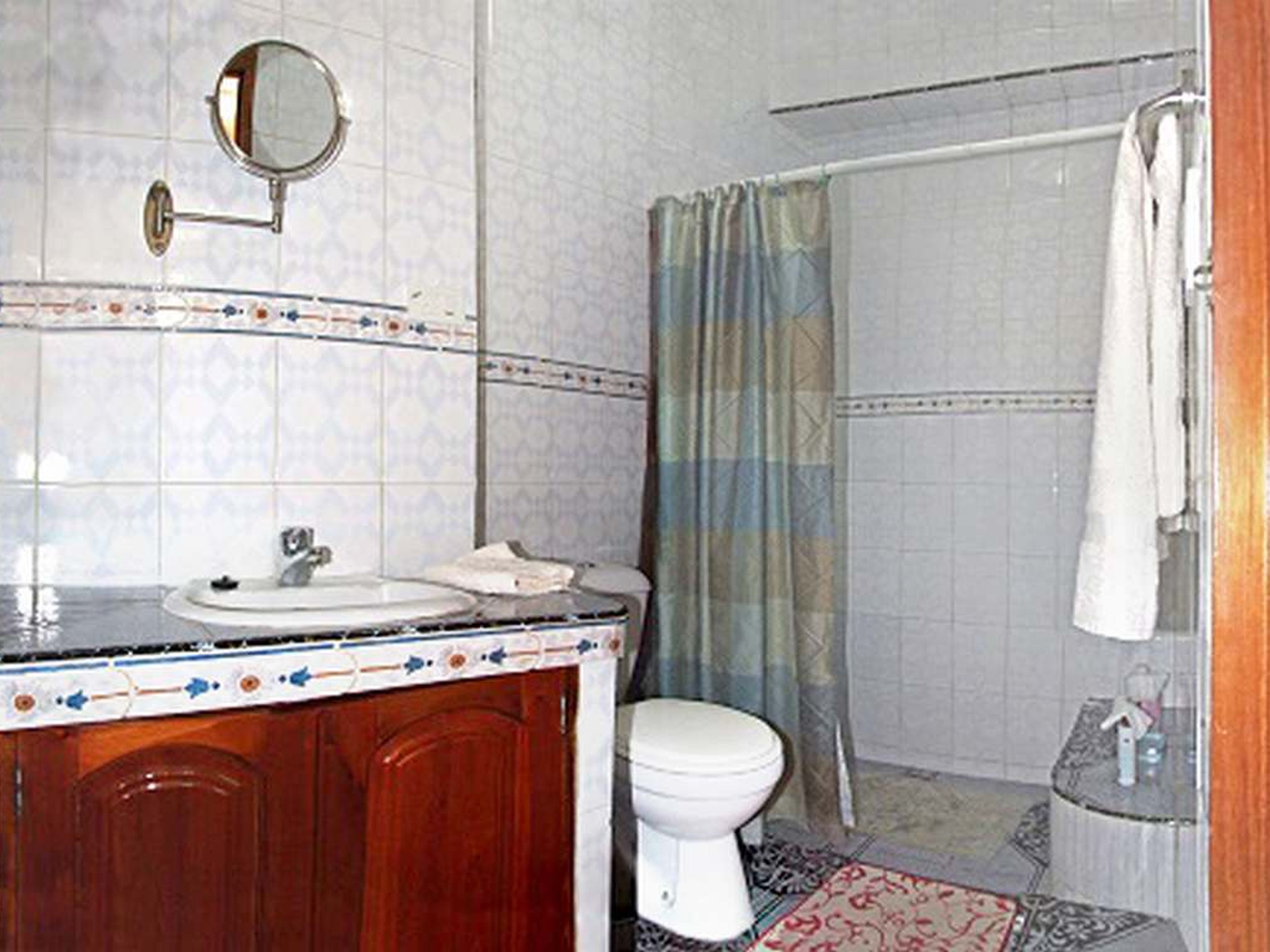 Hostal Dr. Lara y Sra. Yuda, CAMILO CIENFUEGOS (Santo Domingo), No. 118 - Bathroom's 1 view