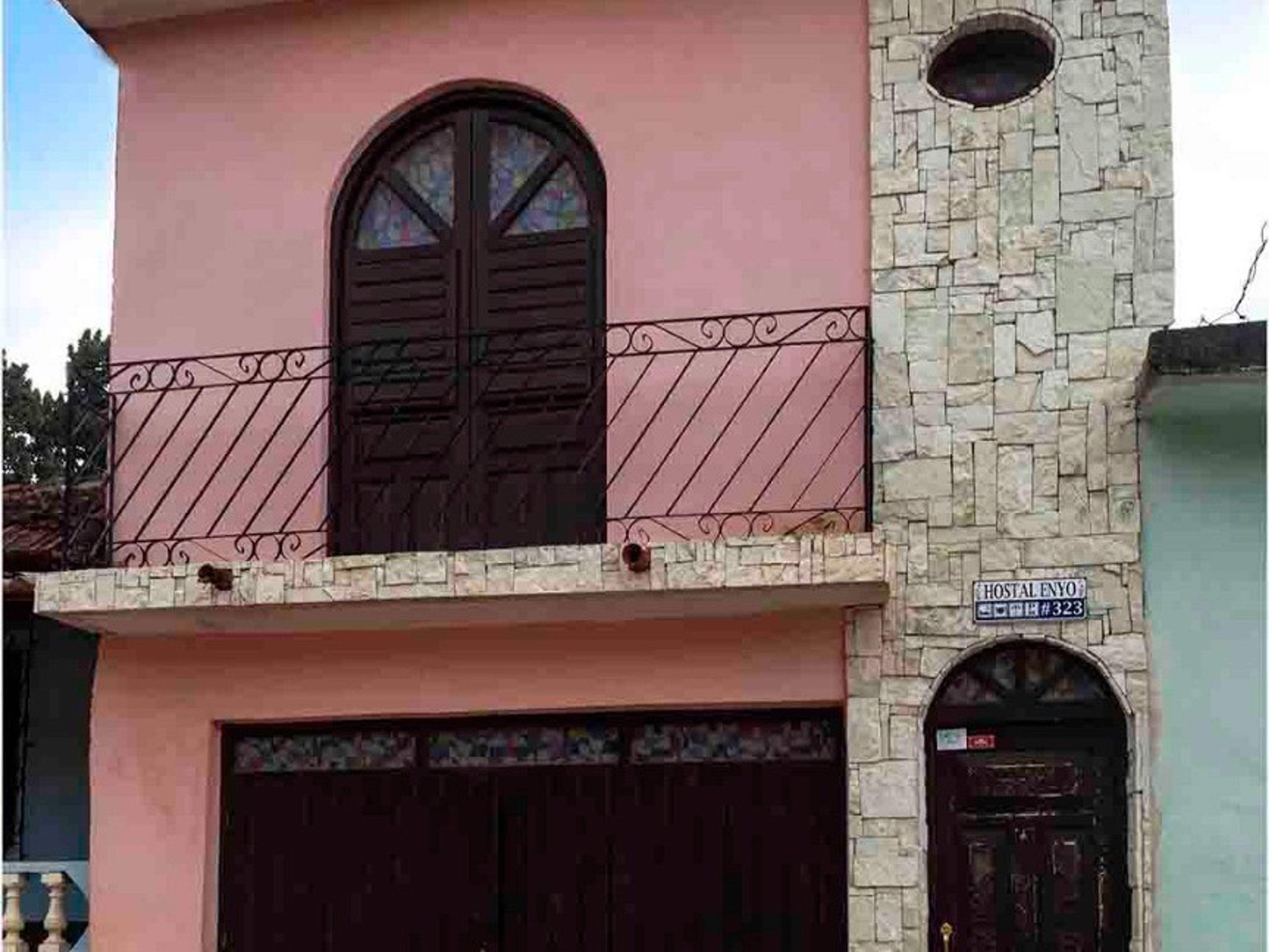 Hostal Enyo, CALLEJÓN DEL AGUACATE (Pedro Zerquera), No. 323