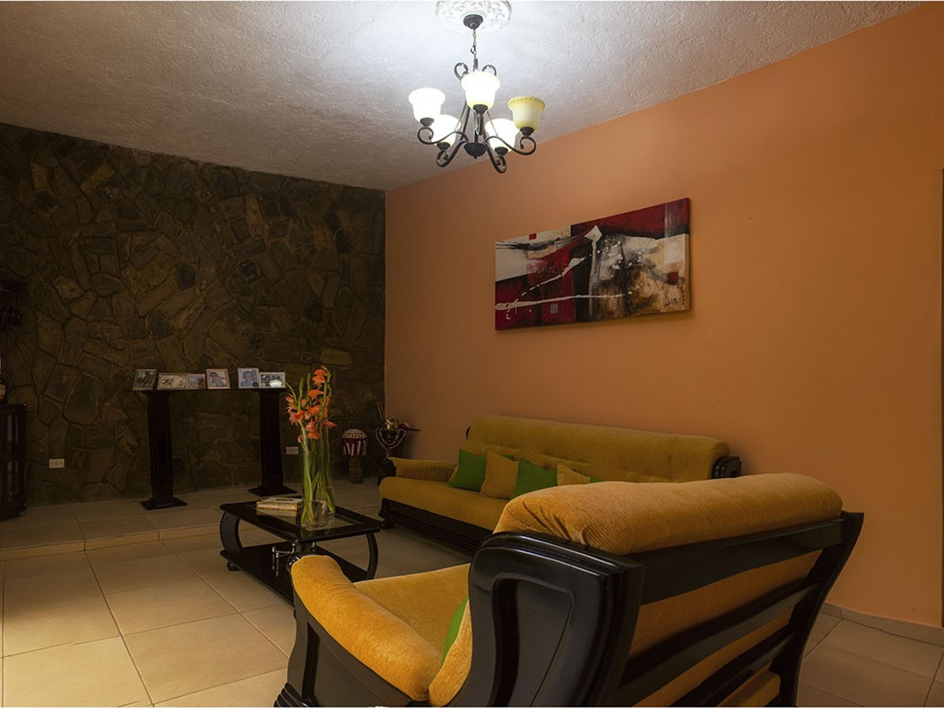 Hostal Enyo, CALLEJÓN DEL AGUACATE (Pedro Zerquera), No. 323House living room