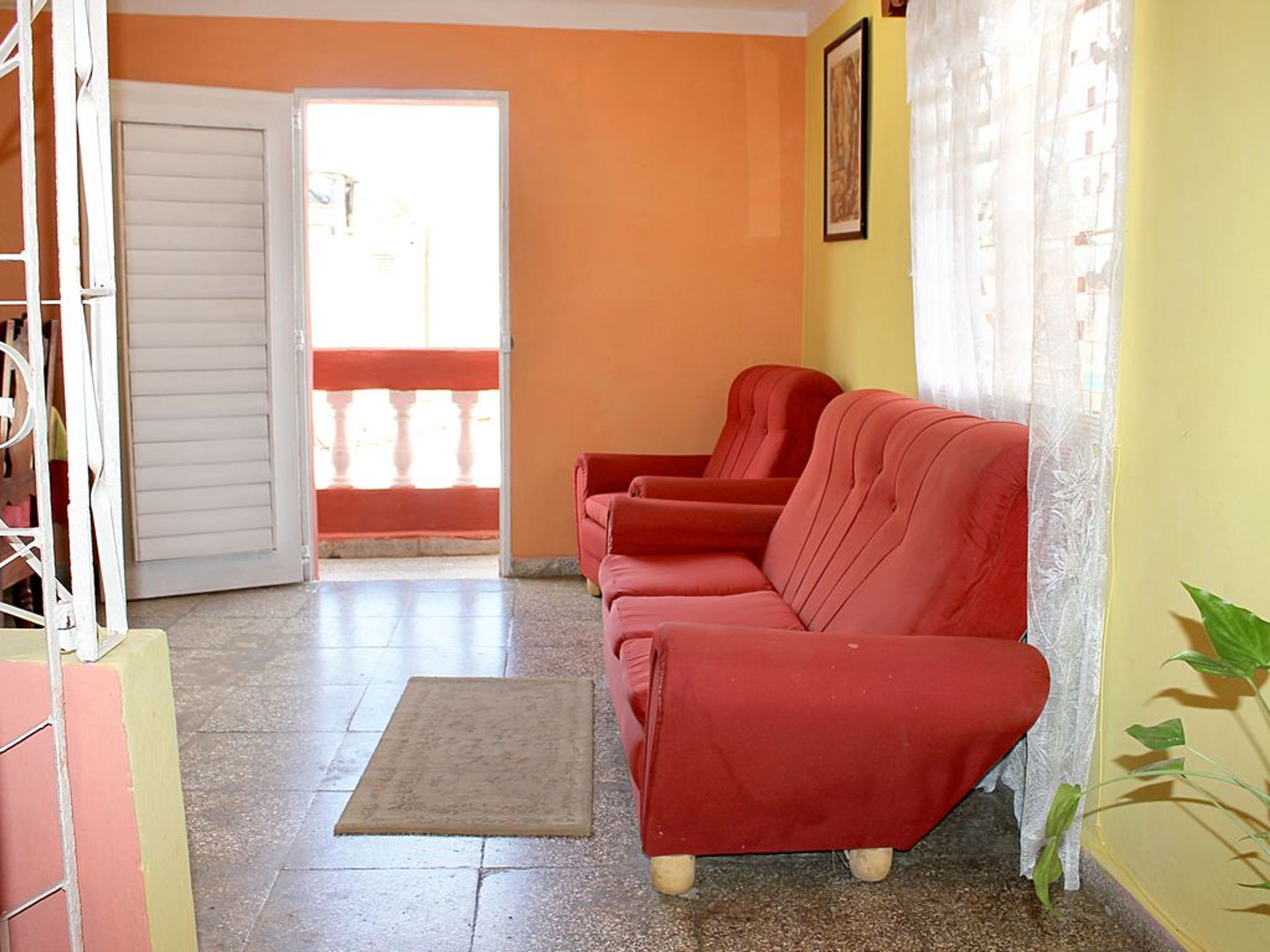 Casa Ángela y Sergio, JULIO ANTONIO MELLA (Las Guásimas), No. 201House's living room details