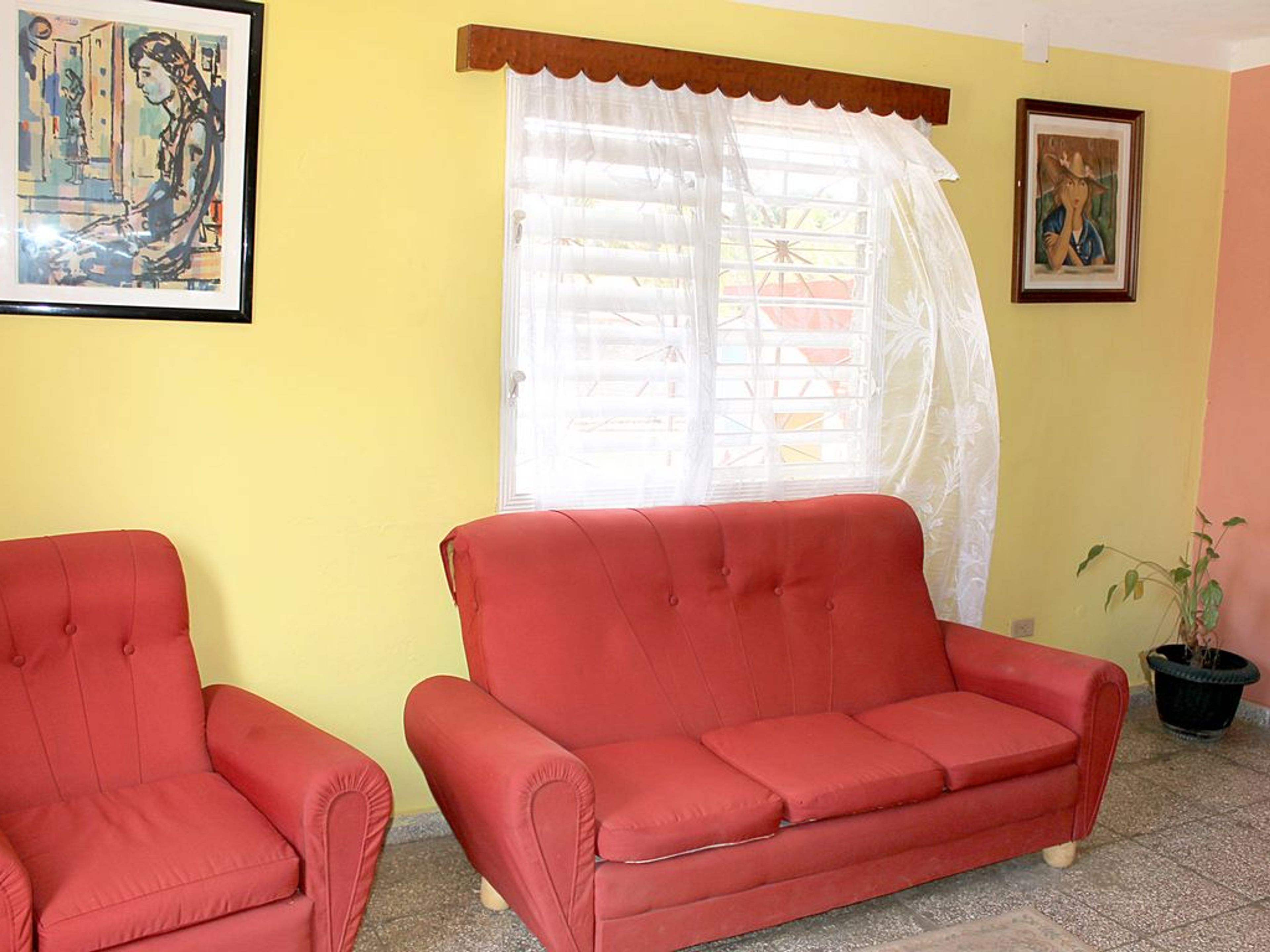 Casa Ángela y Sergio, JULIO ANTONIO MELLA (Las Guásimas), No. 201House's living room