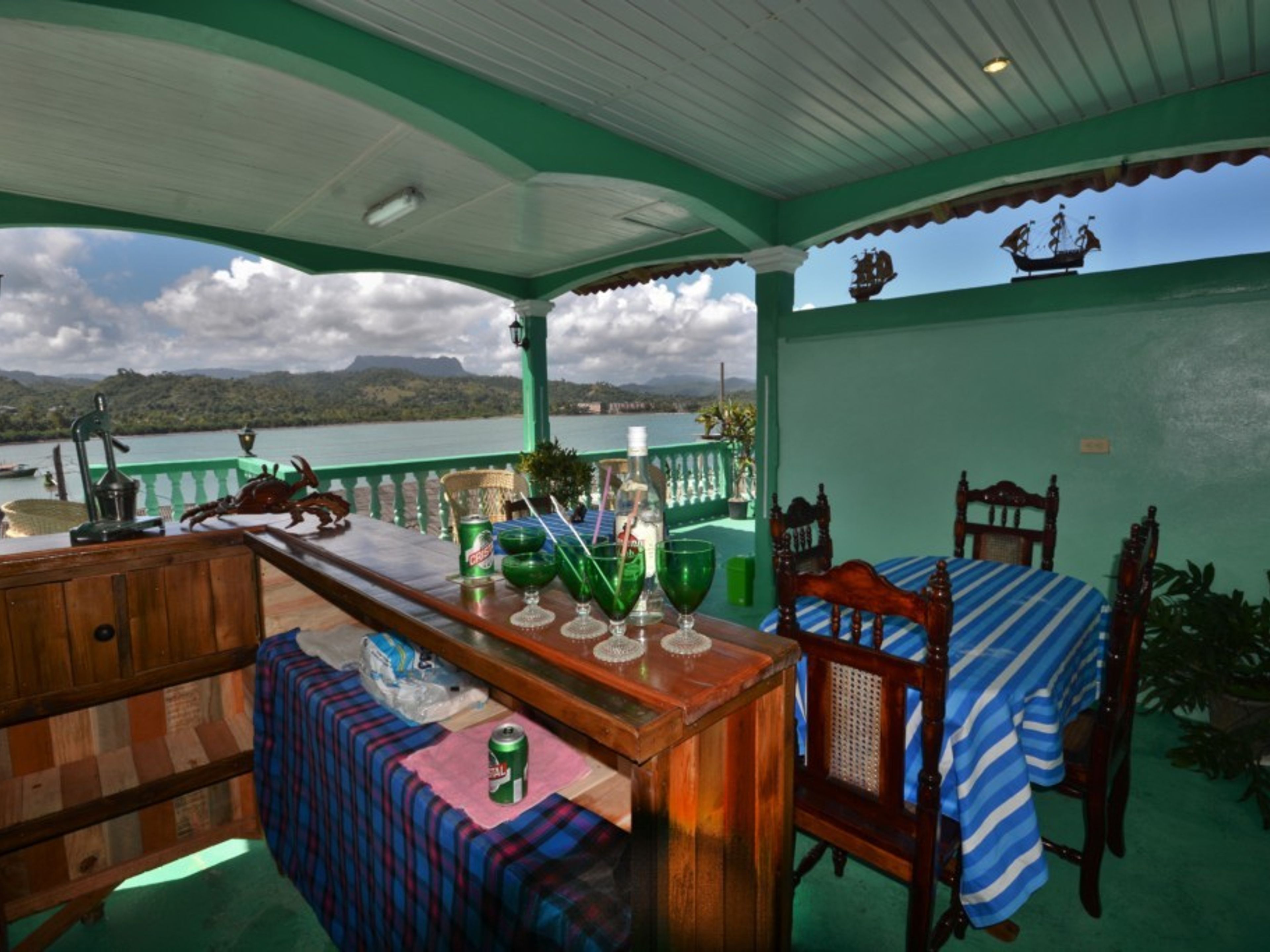 Casa La Marina, CALIXTO GARCÍA, No. 27Bar-restaurant view