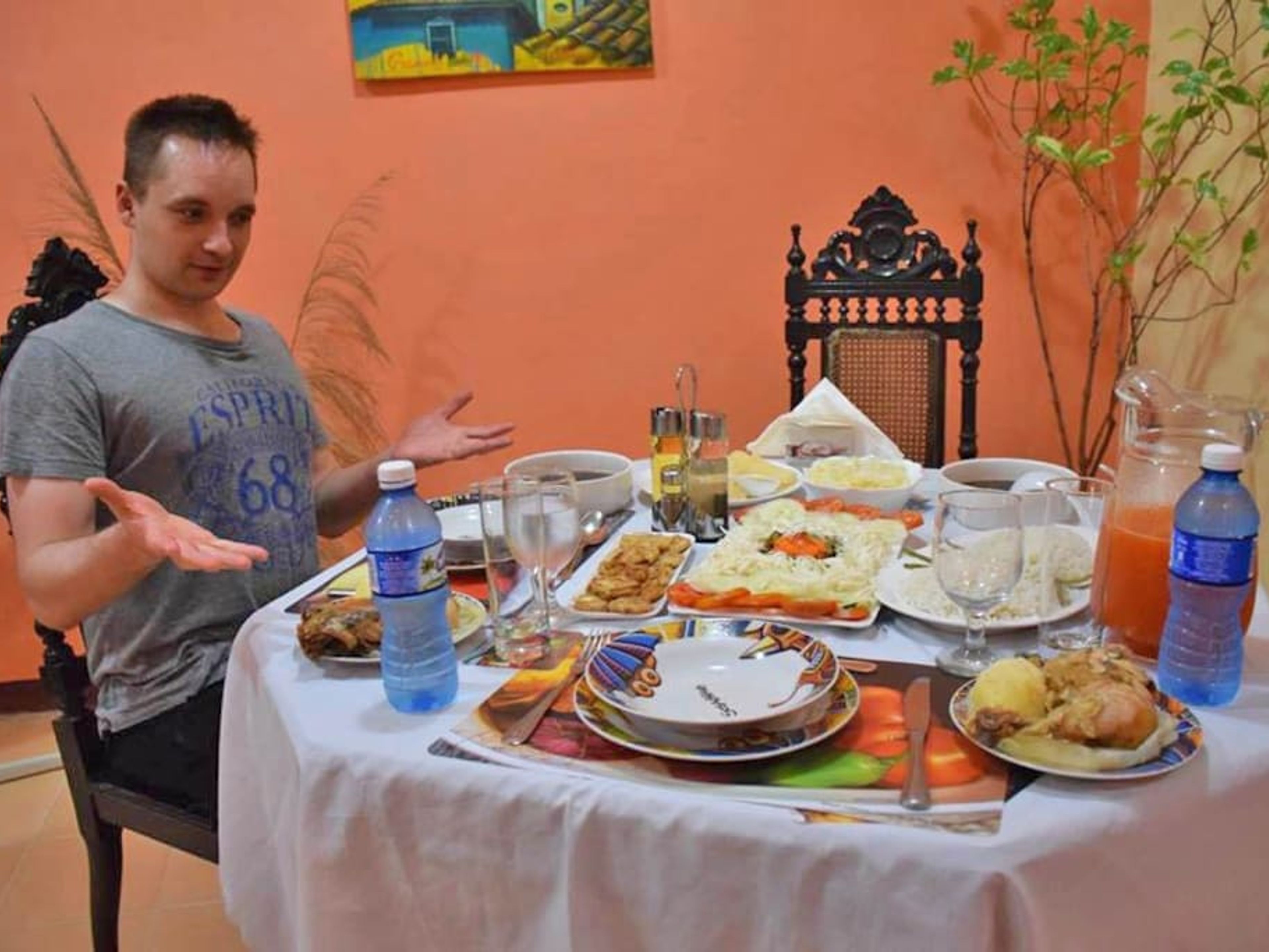 Hostal Morffi, FRANK PAÍS (Del Carmen), No. 172Dinner services at the house