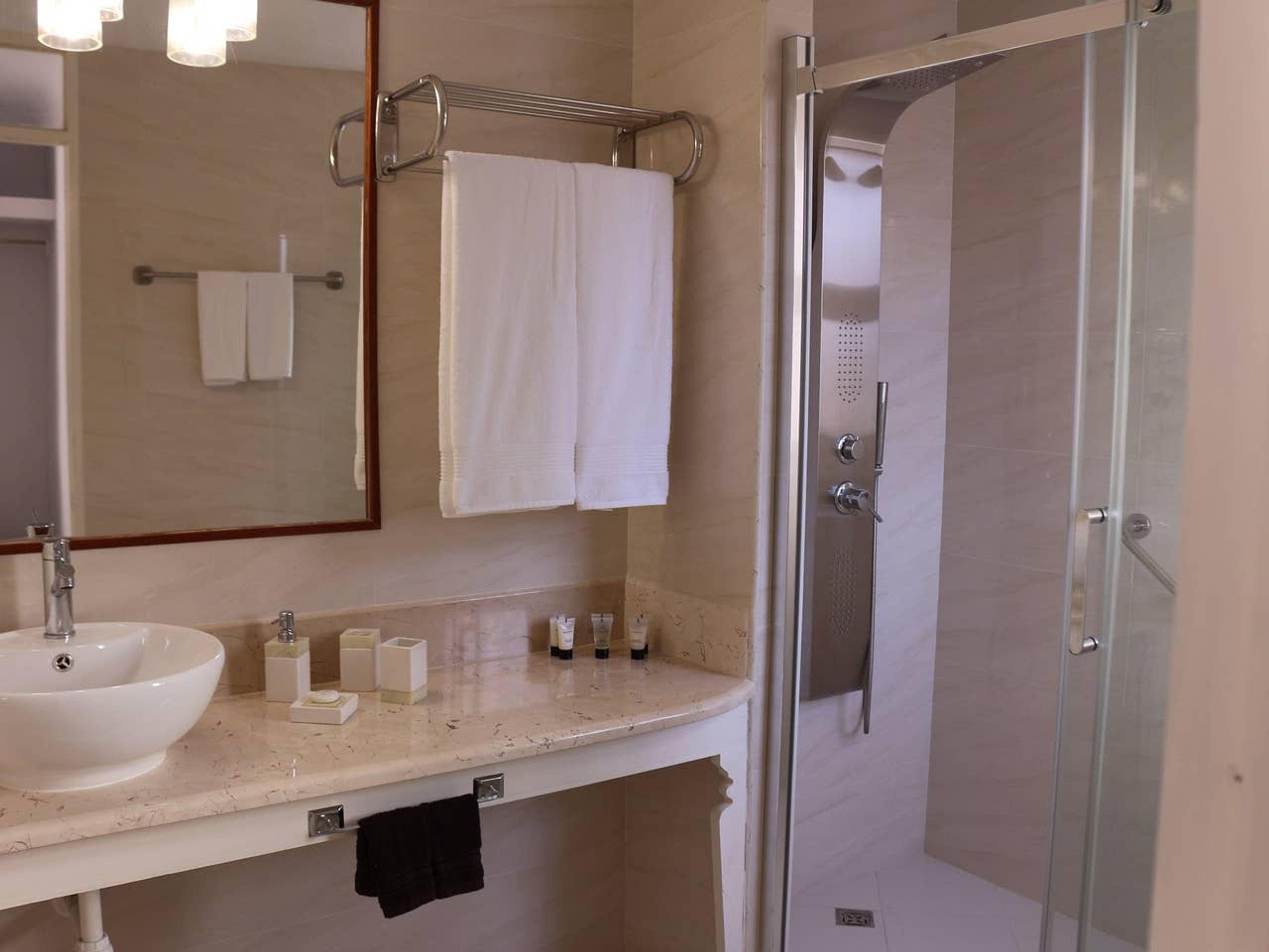 Hostal де Армас, COMPOSTELA, No. 116Bathroom´s view