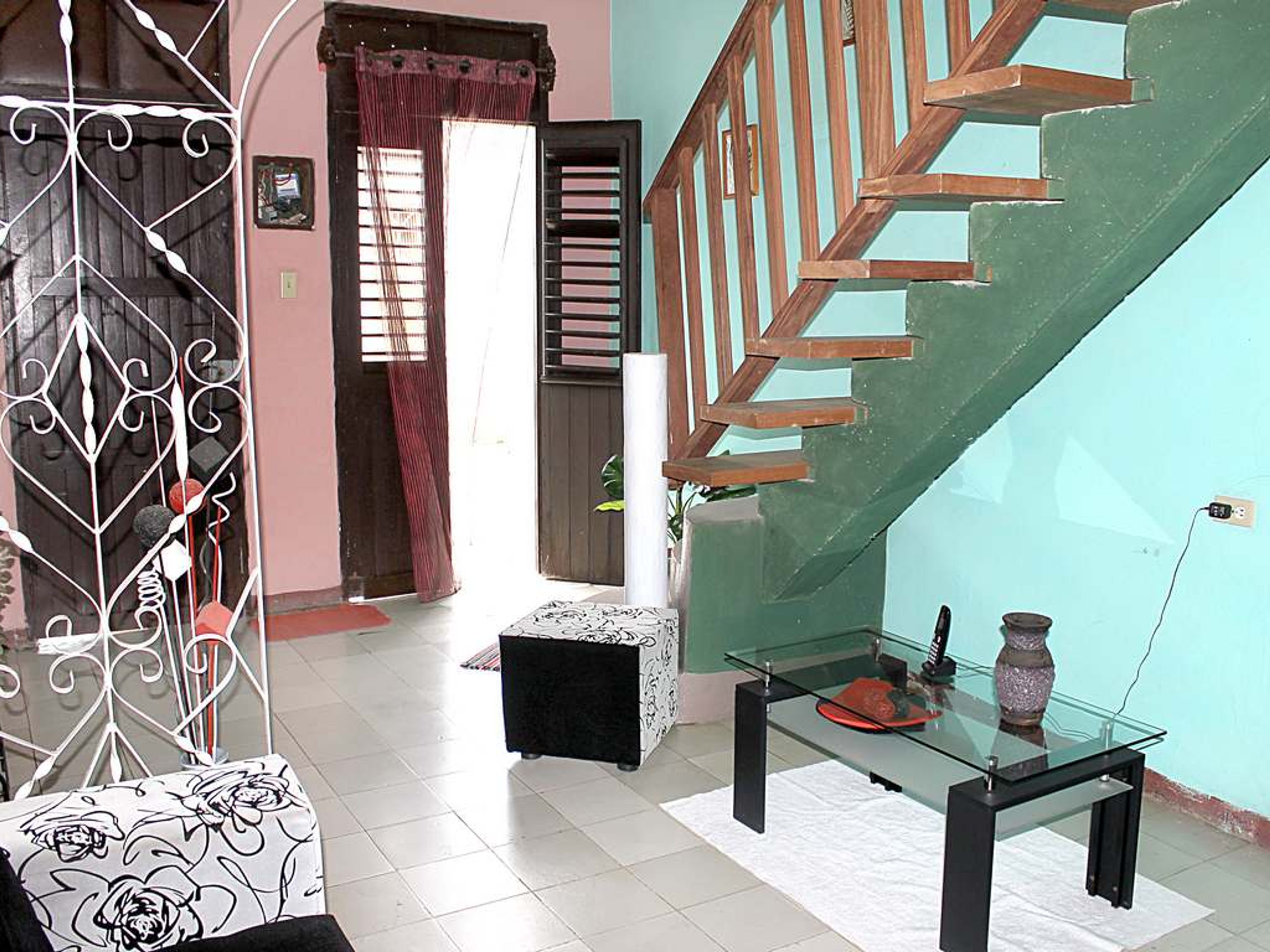 Hostal Mar y Tierra, CAMILO CIENFUEGOS (Santo Domingo), No. 169House's living room details