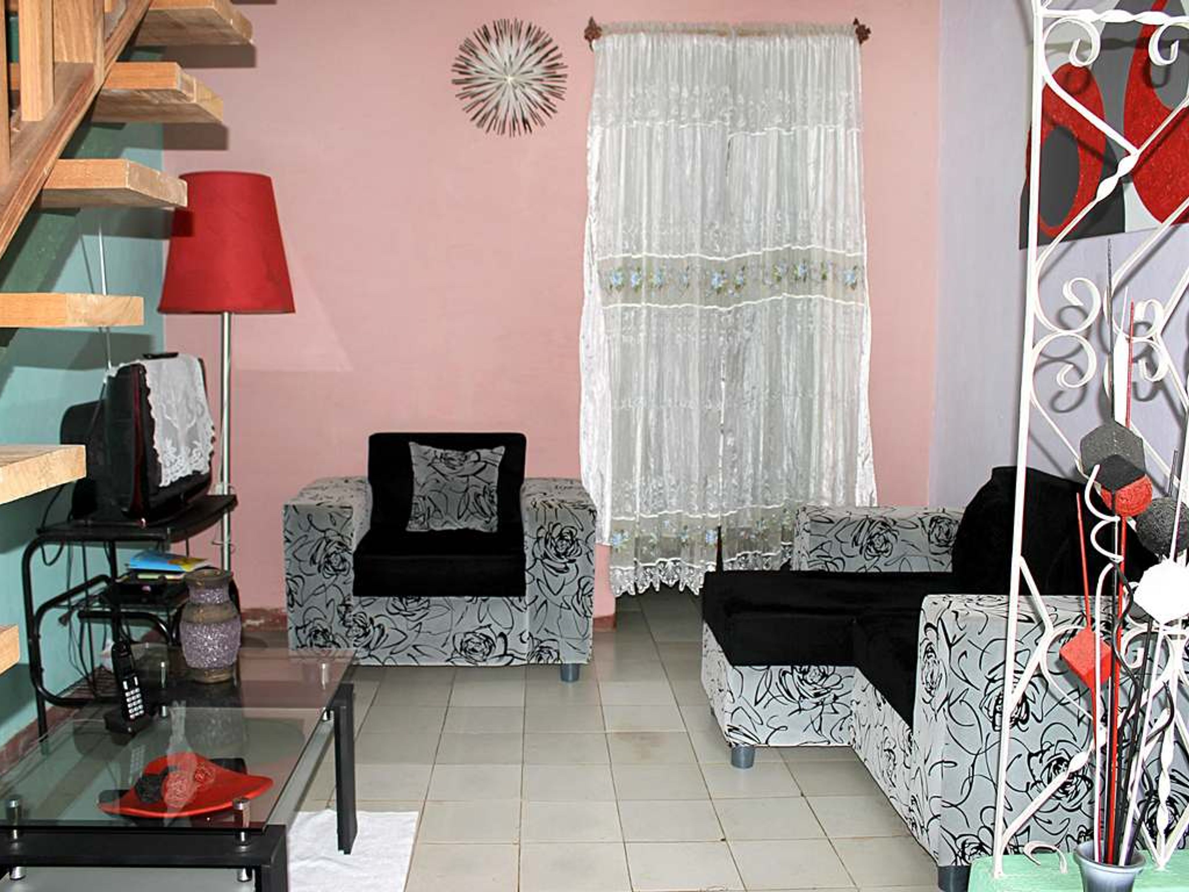 Hostal Mar y Tierra, CAMILO CIENFUEGOS (Santo Domingo), No. 169House's living room