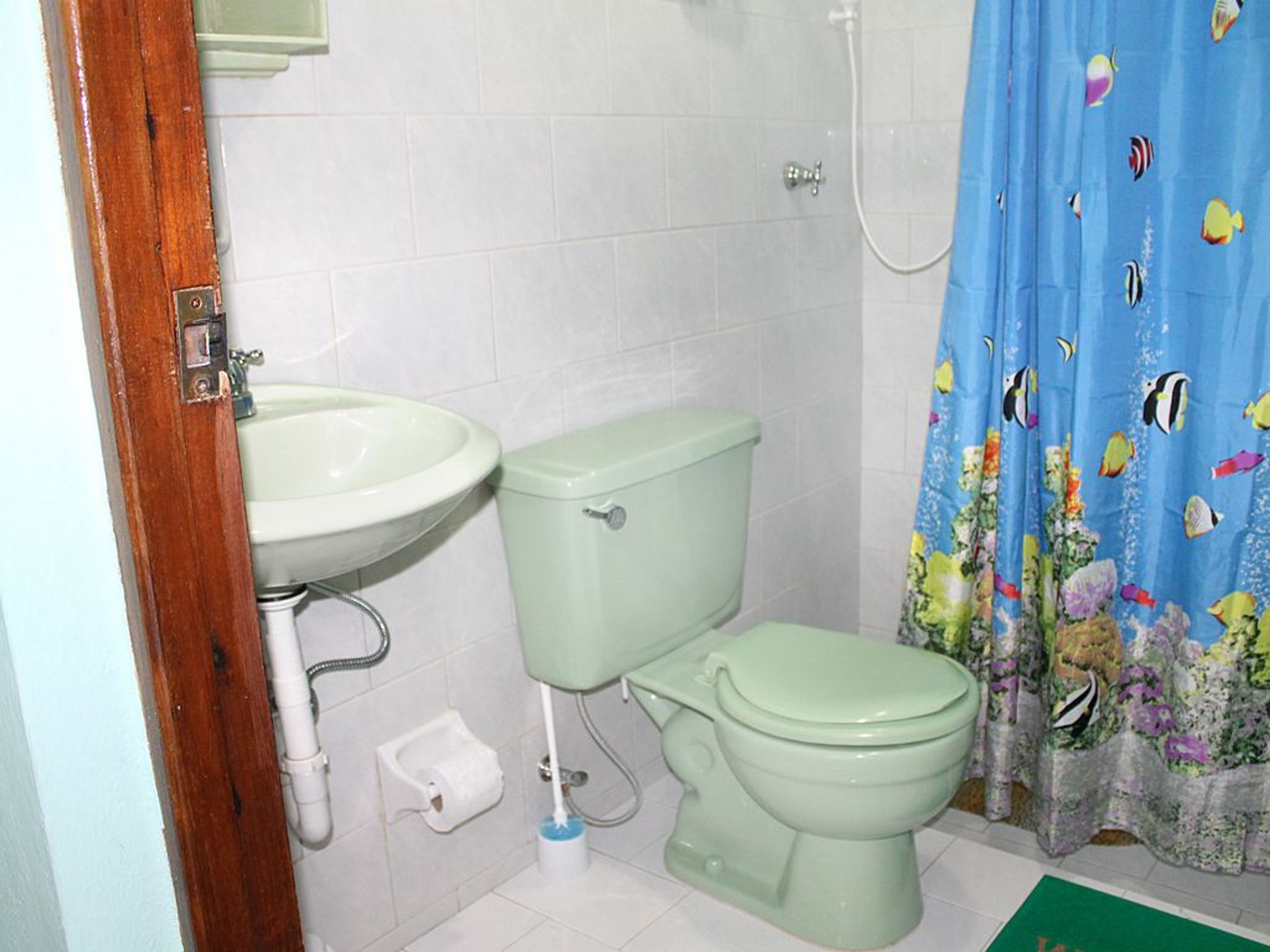 Hostal Gisela y Wilfredo, GUSTAVO IZQUIERDO (Gloria), No. 28-ABathroom's view 1