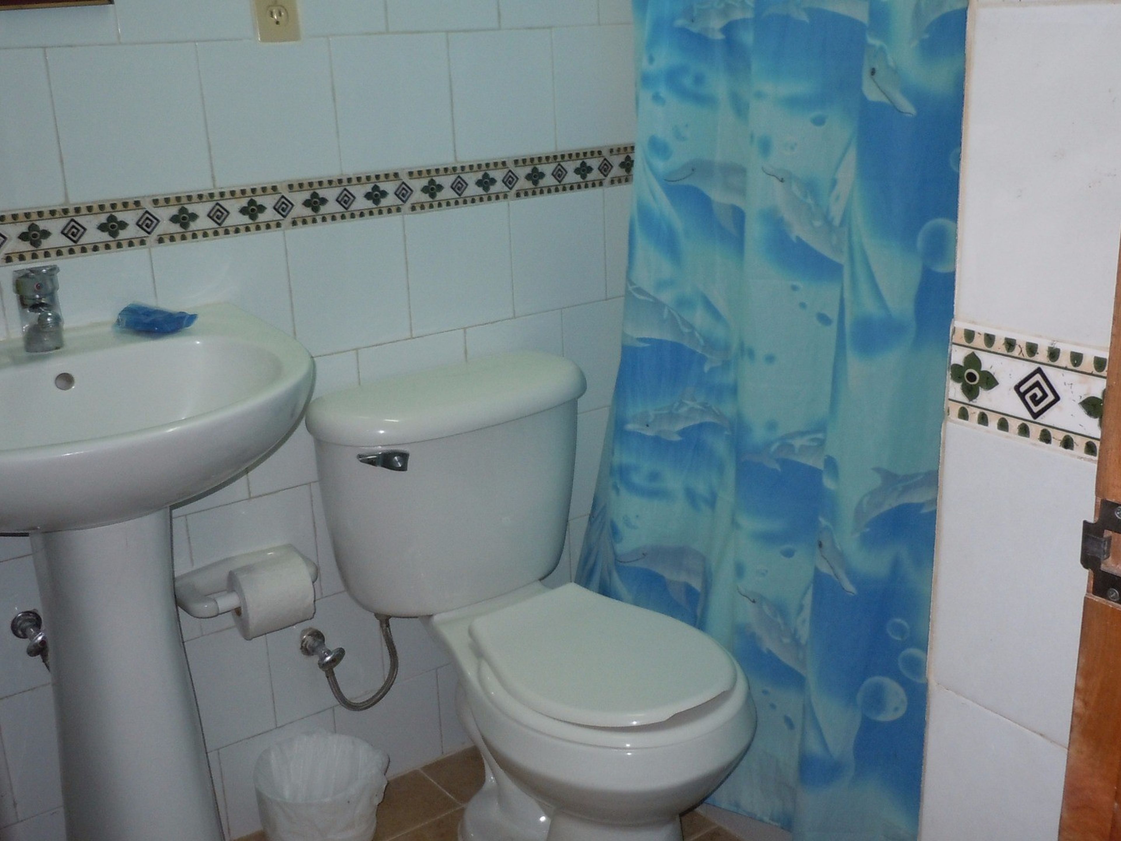 Hostal El Legendario, CALETÓNBathroom view