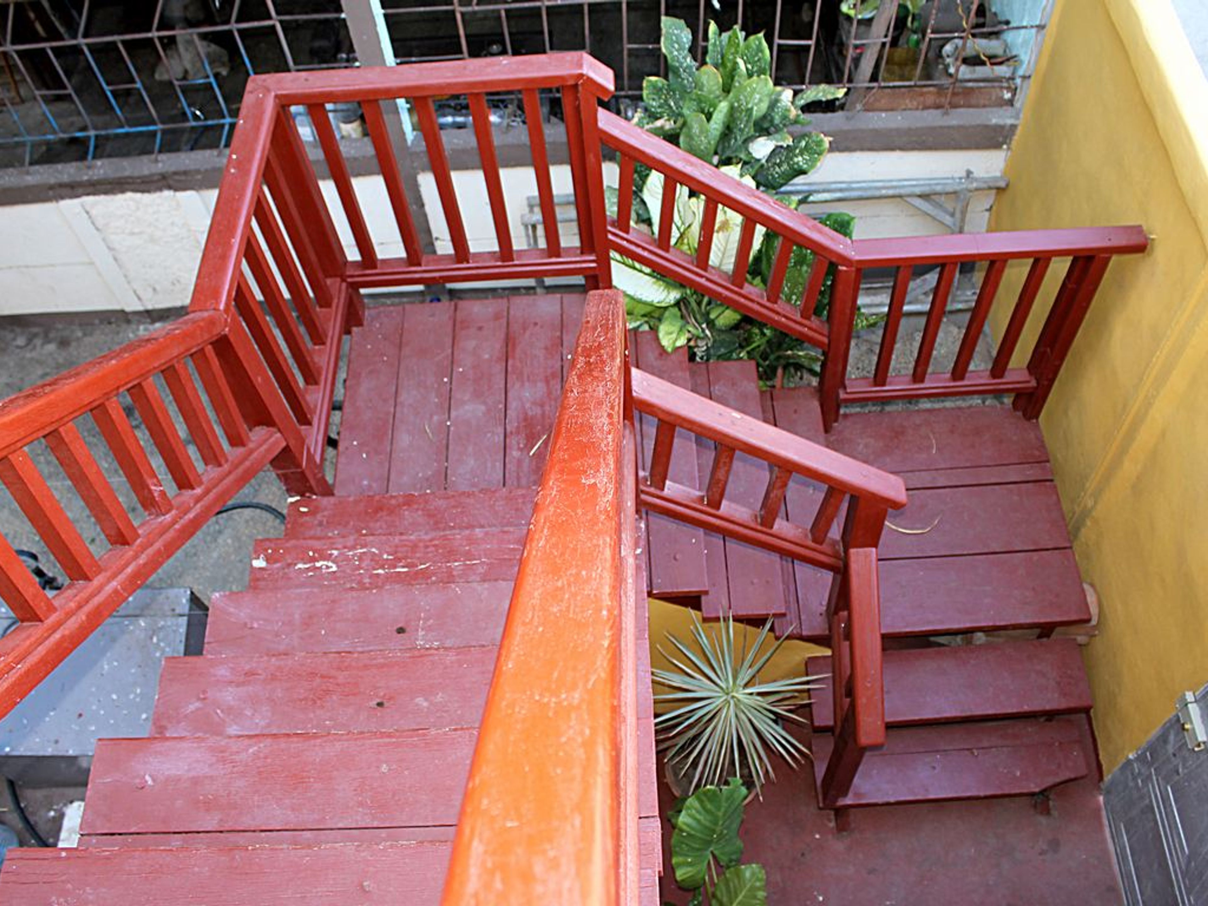 La Maison Mainegra, MANUEL FAJARDO (Callejón de San Miguel ), No.105House's second level access
