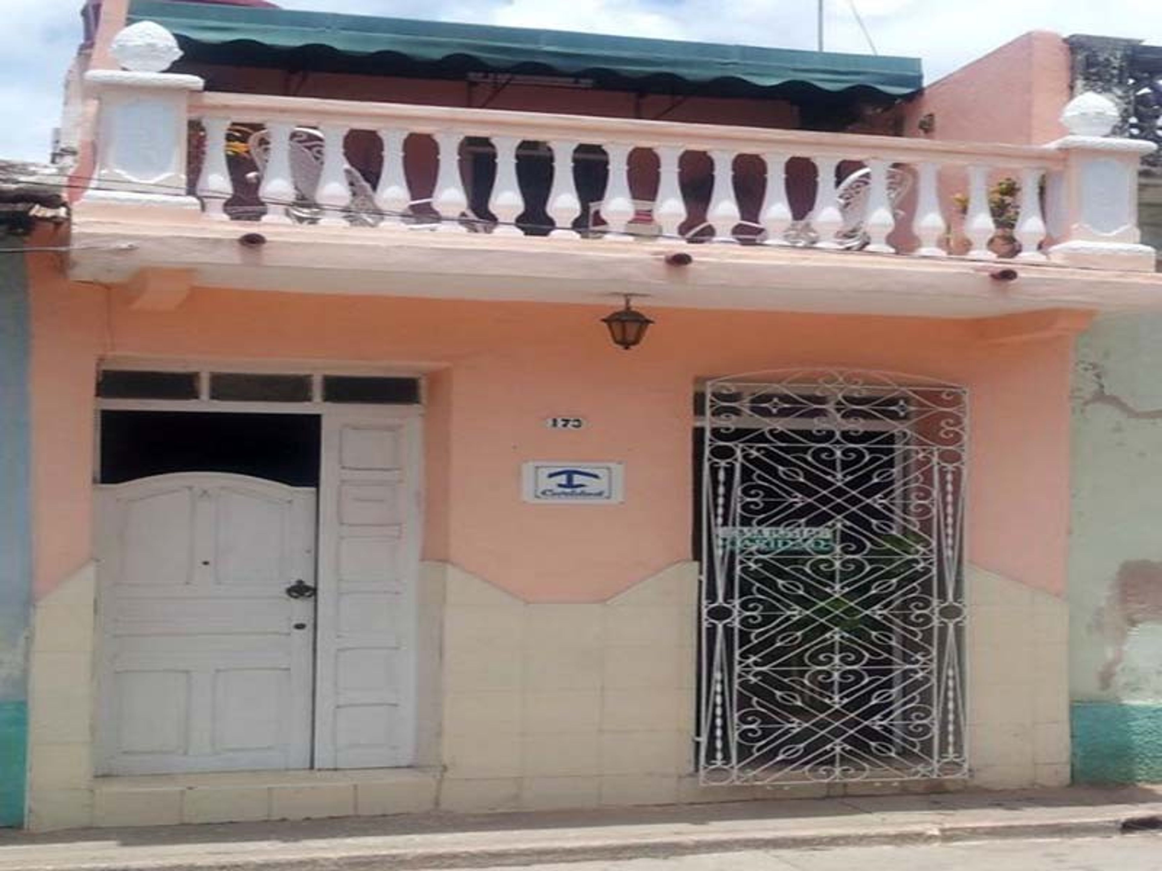 Hostal La Caridad, LINO PÉREZ, No. 173