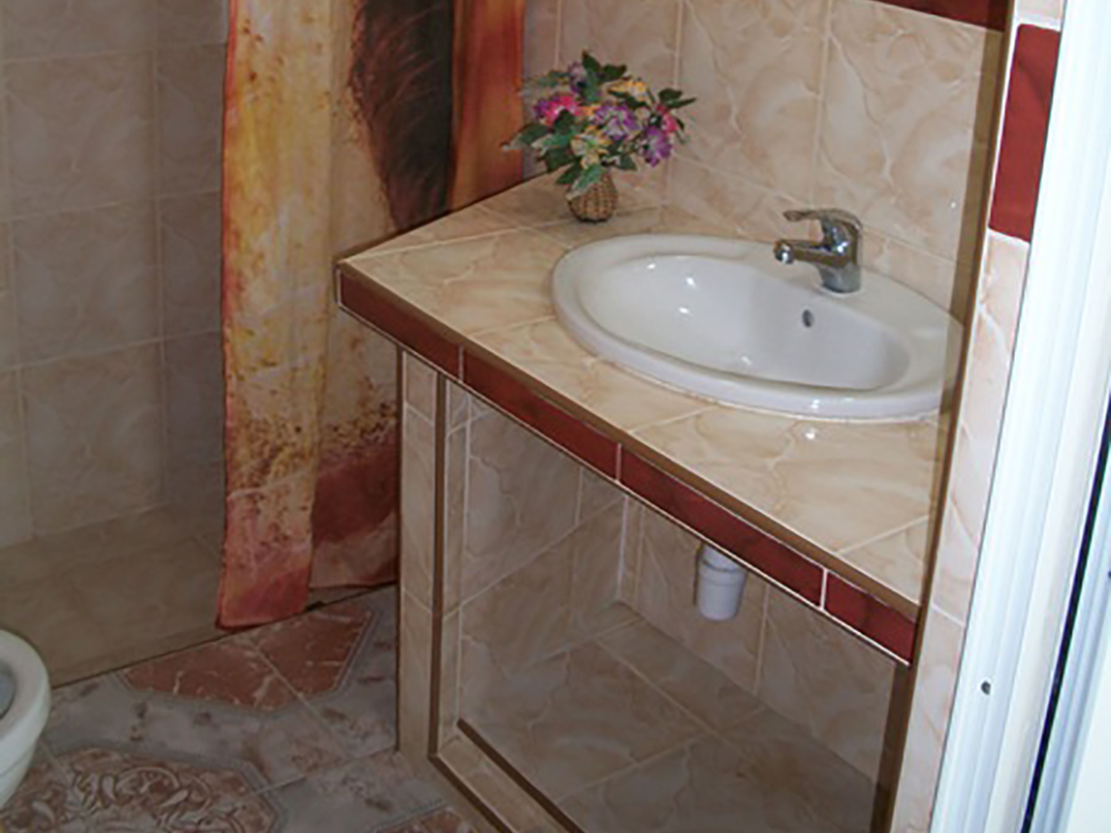 Hostal Cuba 215, CALLE CUBA, No. 215 - Bathroom´s view
